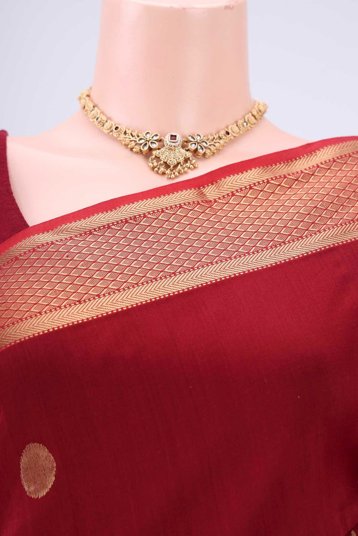 Border image of Maroon Maheshwari Silk Cotton Saree with Polka Dots on the body and Zari Border. 