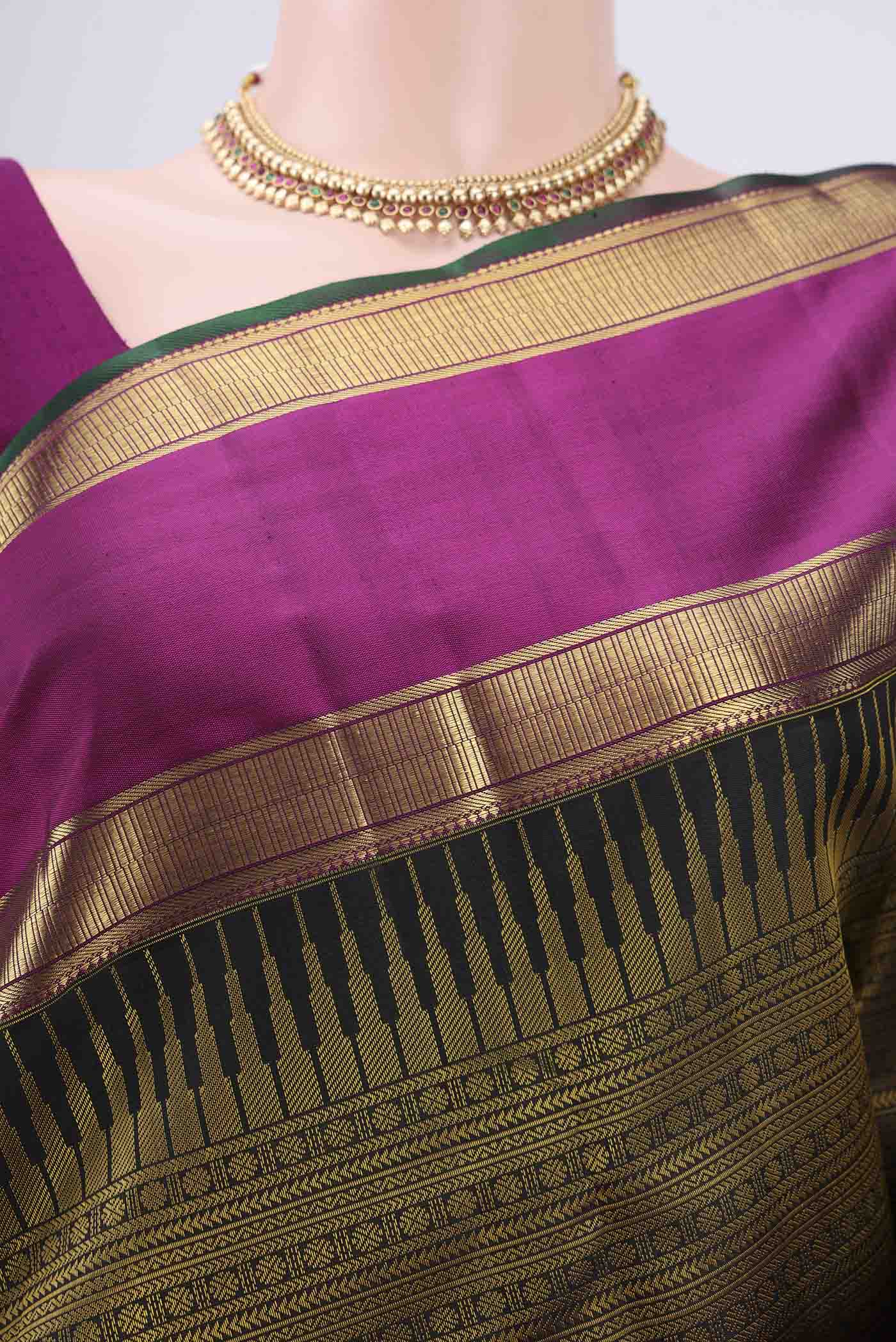Border image of Pure Silk Pure Zari Black Dual Tone Kanjivaram Saree with Jacquard design on the body and Zari Border. 