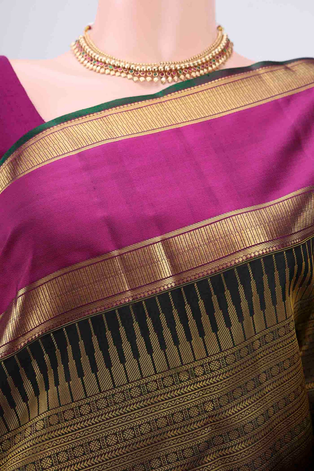 Border image of Pure Silk Pure Zari Black Dual Tone Kanjivaram Saree with Jacquard design on the body and Zari Border. 