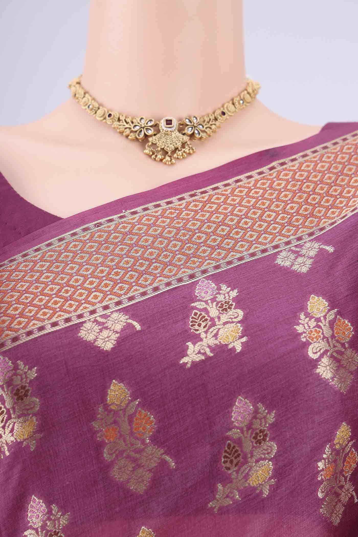 Border image of Magenta Banarasi Tussar Silk Saree with Zari And Thread Butta on the body and Zari And Thread Border. 