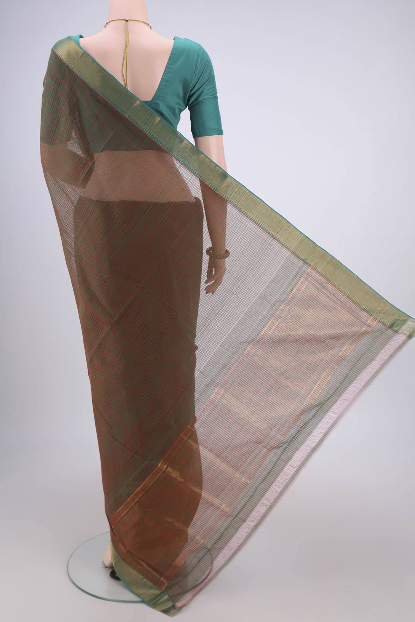 Flat view of Green Mangalagiri Cotton Saree with Plain Body and Zari Border. 