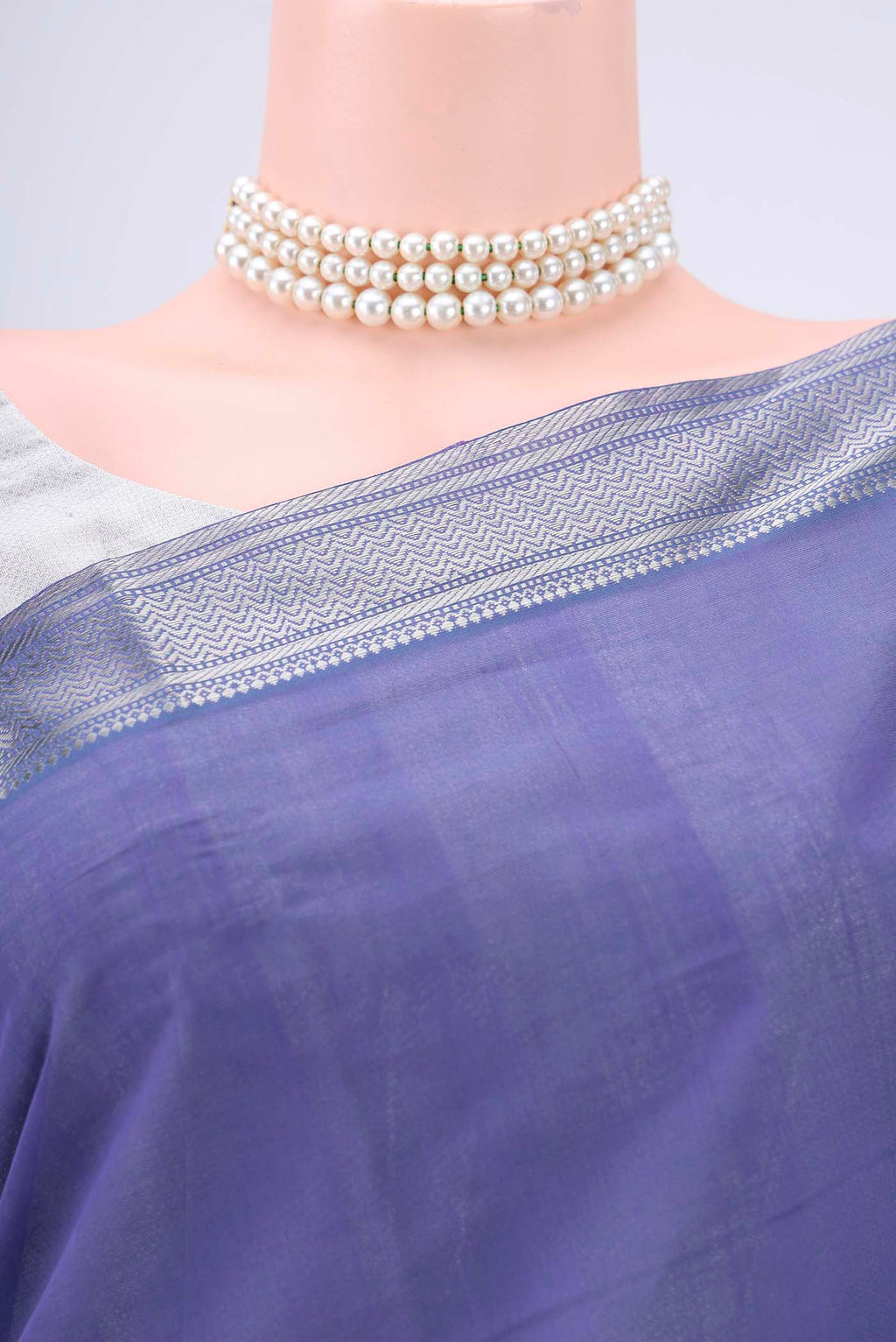 Border image of Purple Mangalagiri Cotton Saree with Plain Body and Zari Border. 