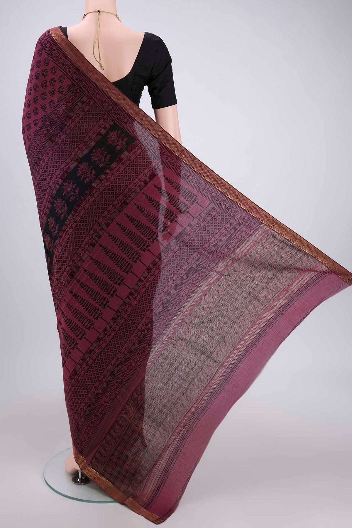 Flat view of Light Magenta Maheshwari Silk Cotton Saree with Batik Print on the body and Zari Border. 