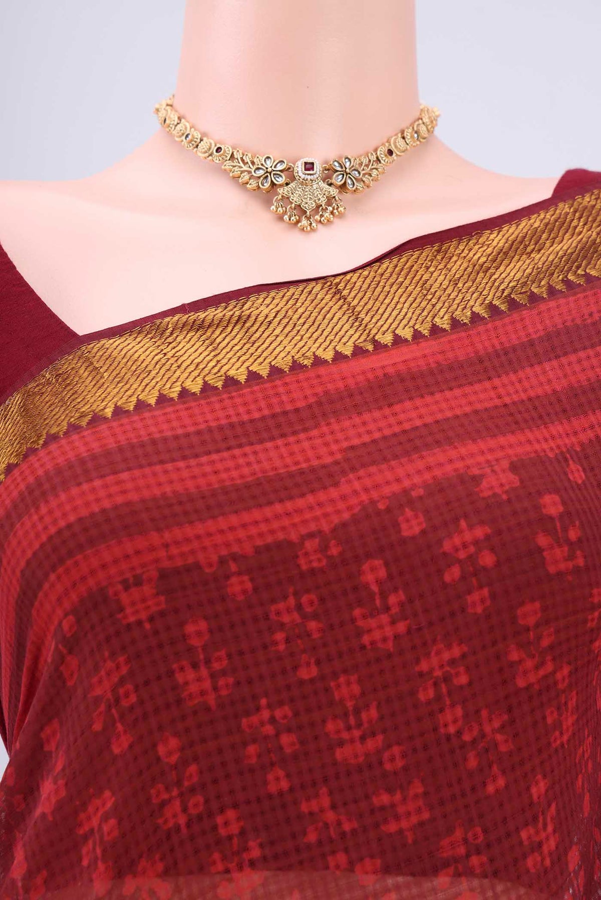 Border image of Red Maheshwari Silk Cotton Saree with Batik Print on the body and Zari Border. 