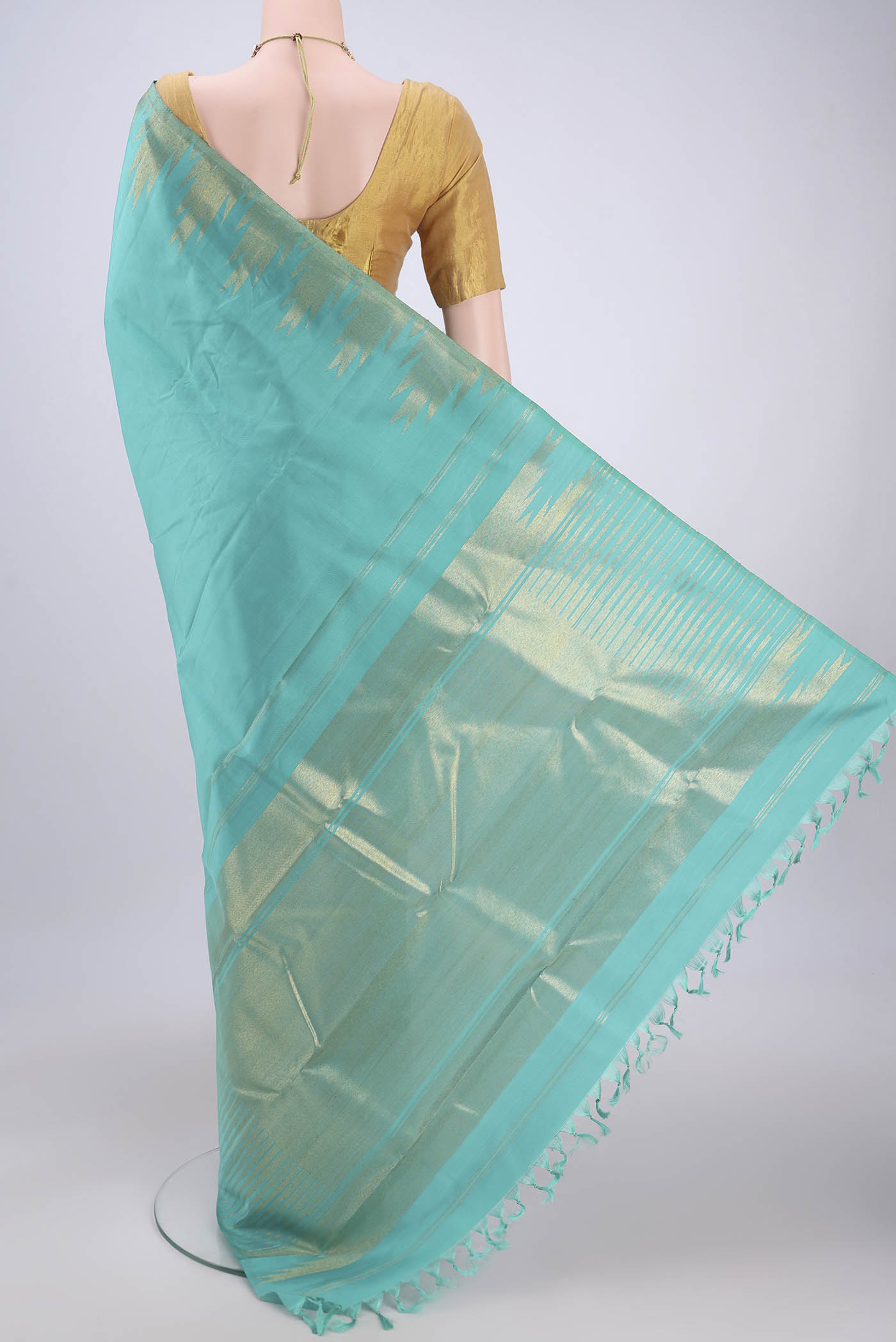 Flat view of Sea Green Dual Tone Kanchipuram Silk Saree with Plain Body and Temple Border. 