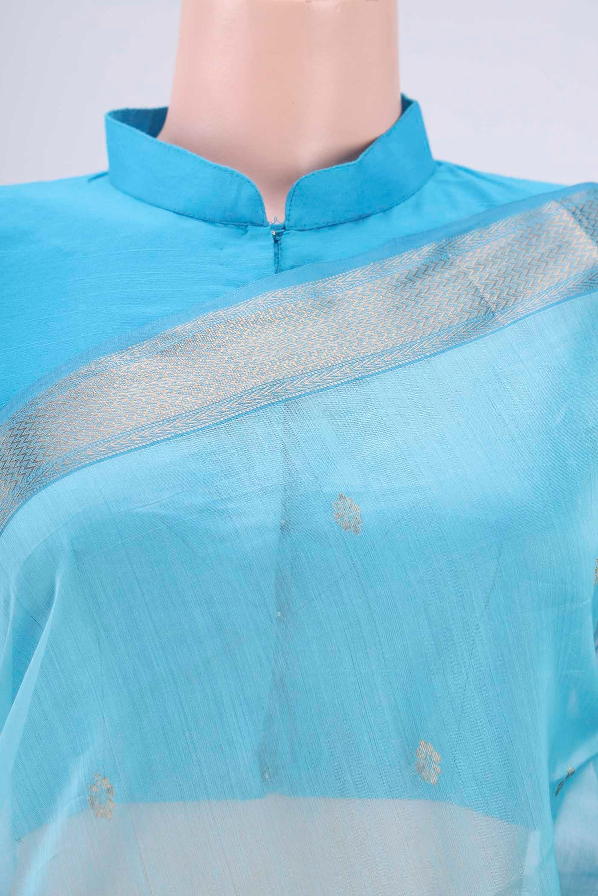 Border image of Sky Blue Maheshwari Silk Cotton Saree with Zari Butta on the body and Zari Border. 