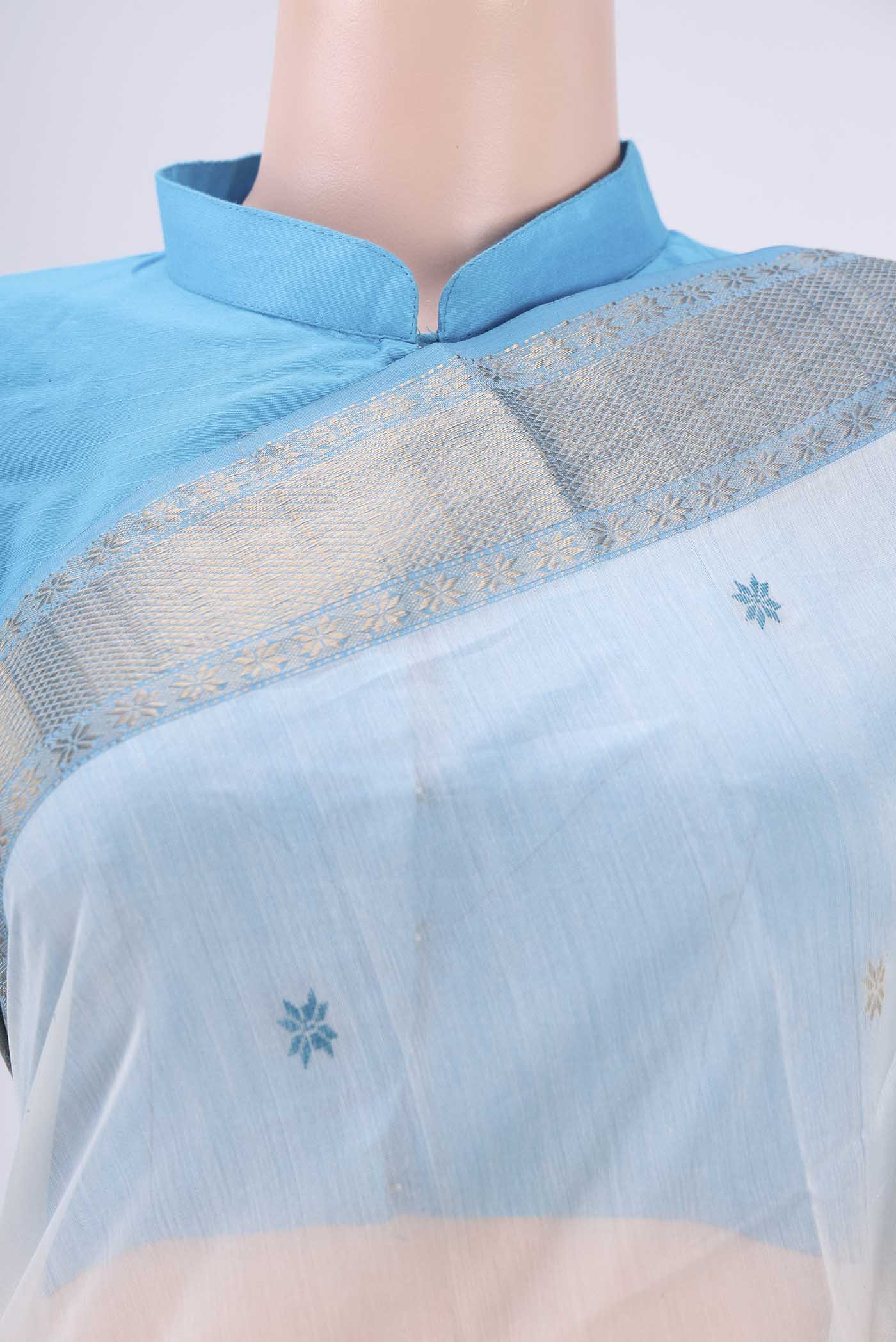 Border image of White Maheshwari Silk Cotton Saree with Plain Body and Zari Border. 