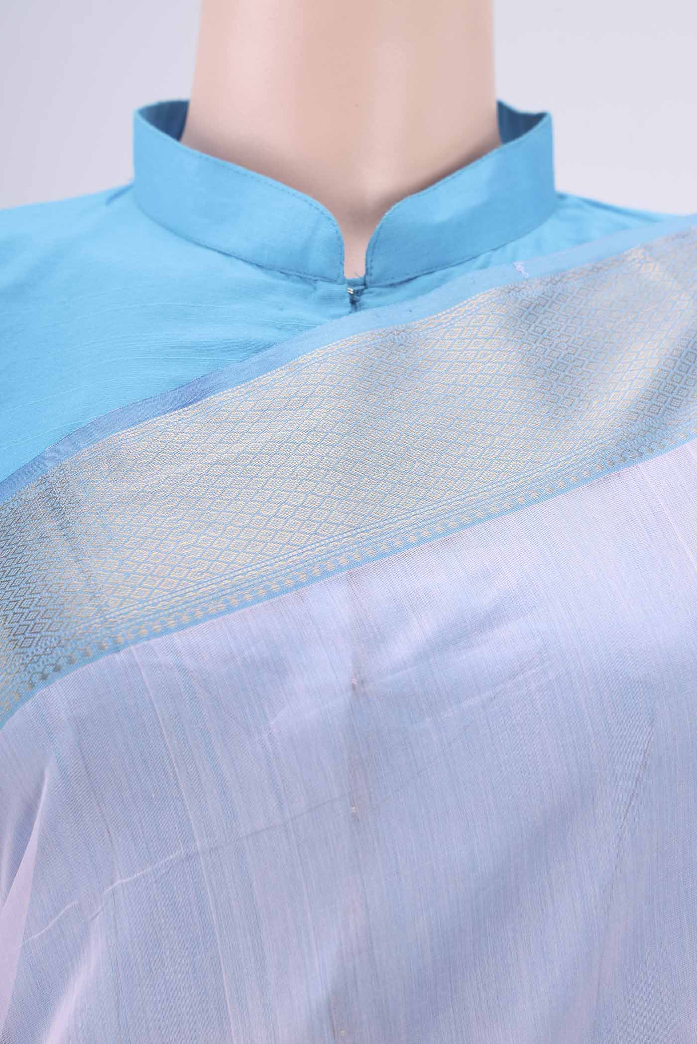 Border image of Rose pink Maheshwari Silk Cotton Saree with Zari And Thread Butta on the body and Zari Border. 