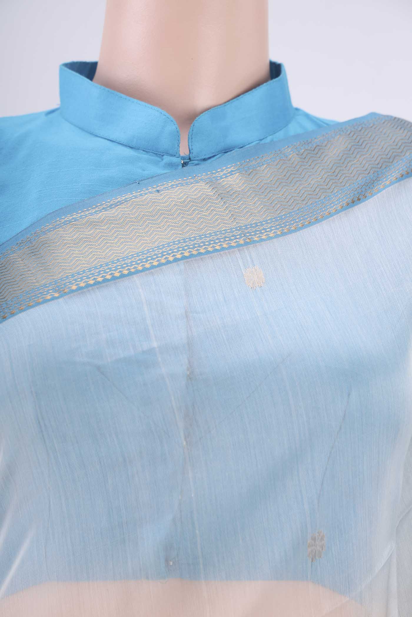 Border image of Off White Maheshwari Silk Cotton Saree with Zari Butta on the body and Zari Border. 