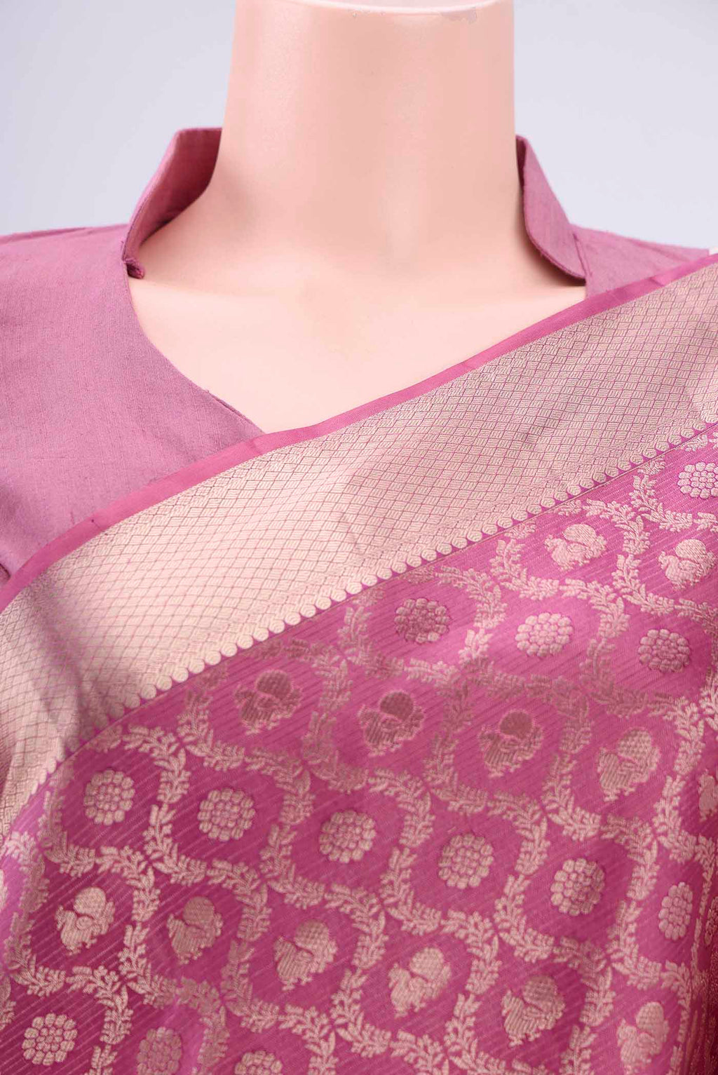 Border image of Rose Gold Dual Tone Soft Silk Saree with Zari Brocade on the body and Zari Border. 