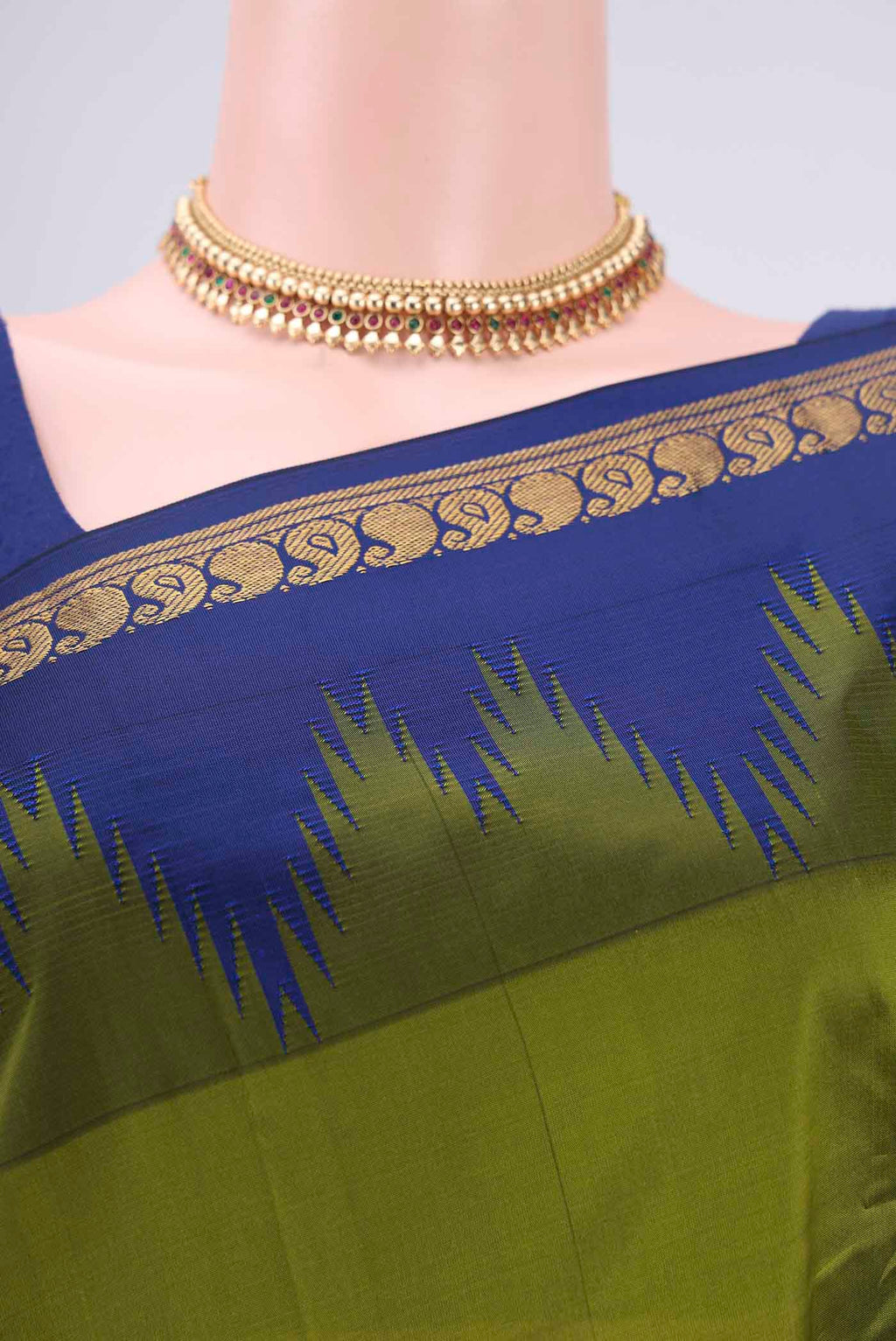 Border image of Mehandi Green Bangalore Silk Saree with Plain Body and Temple Border. 
