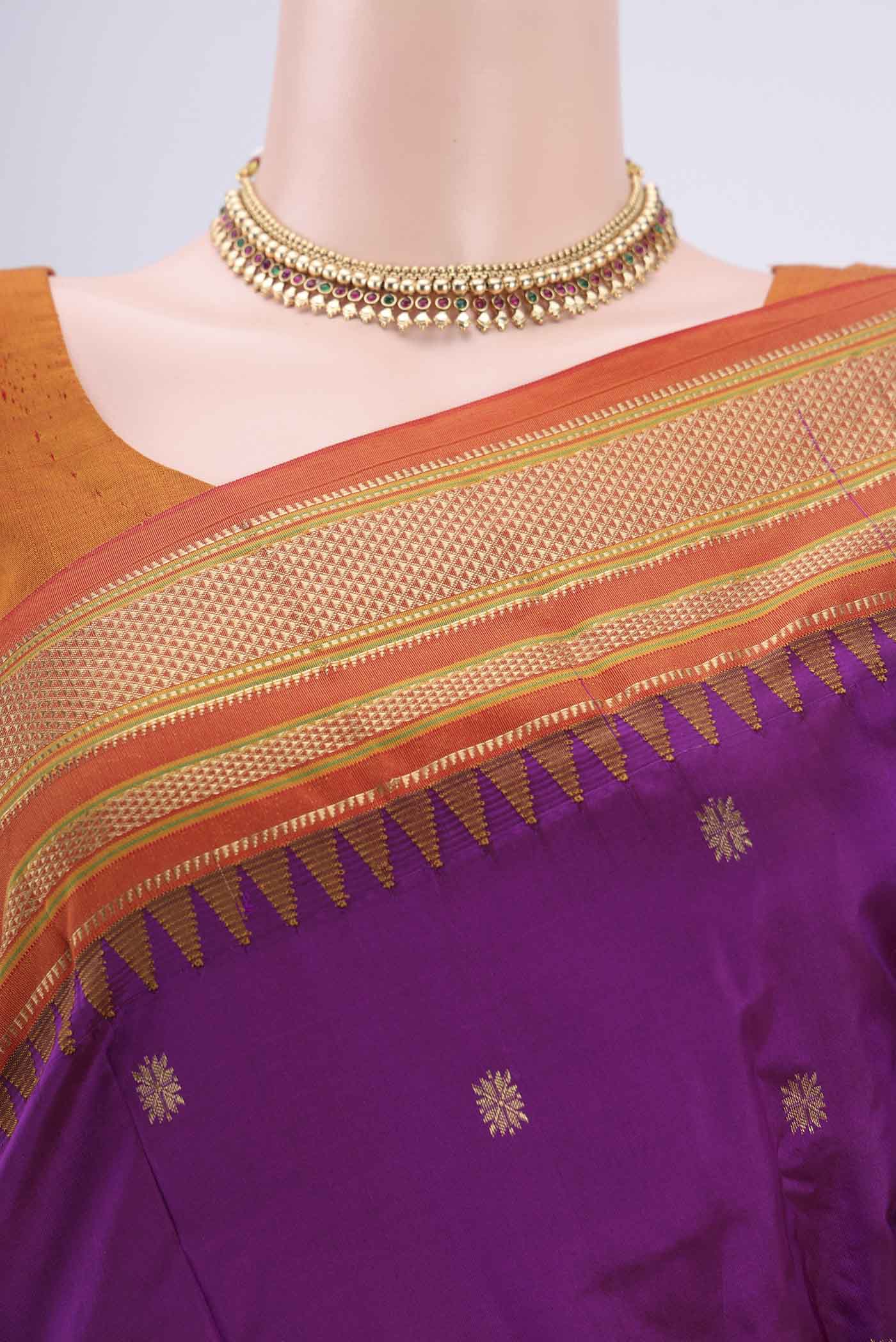 Border image of Magenta Bangalore Silk - kadyal Saree with Zari Butta on the body and Zari Border. 