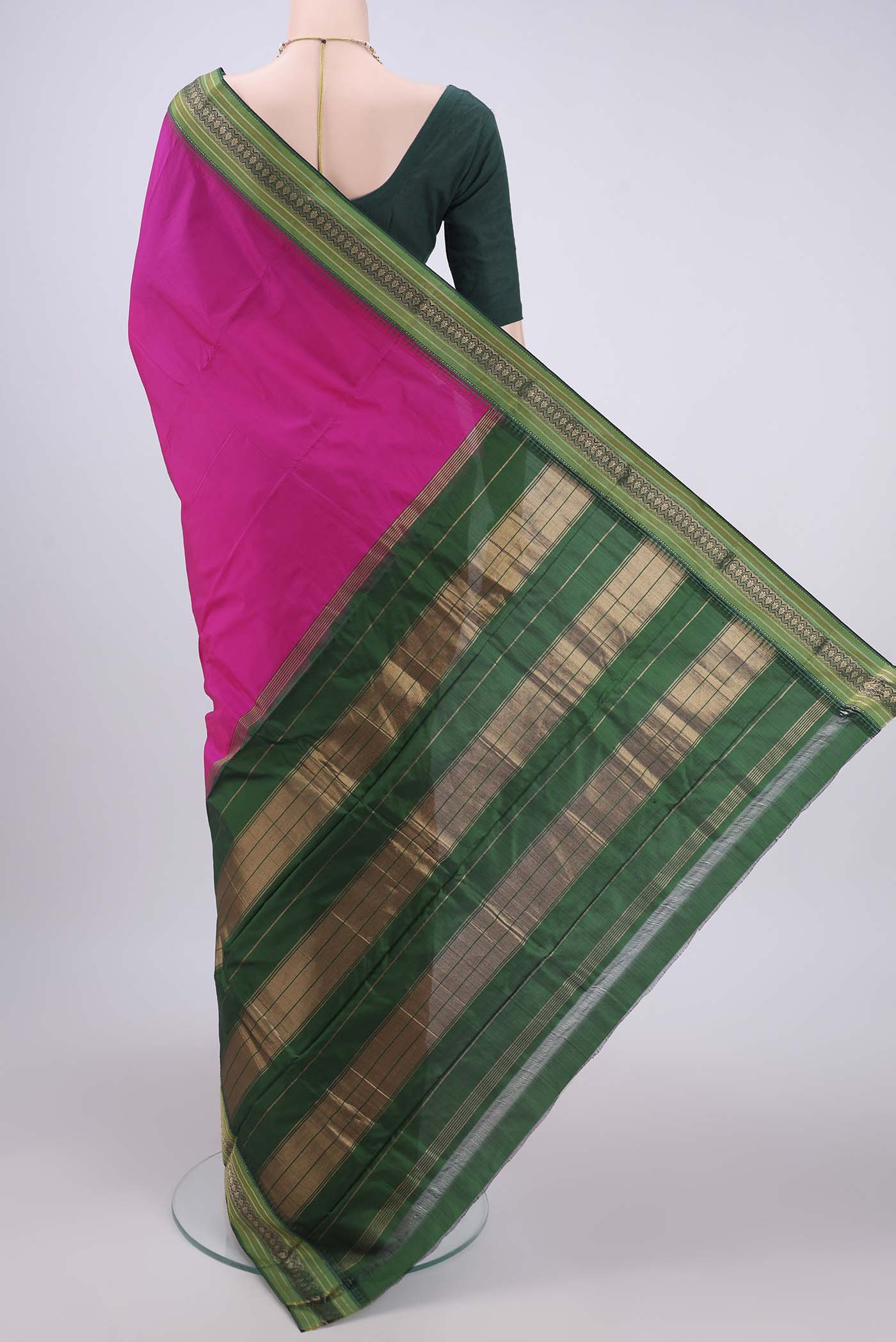 Flat view of Dark Pink Bangalore Silk - kadyal Saree with Plain Body and Zari Border. 