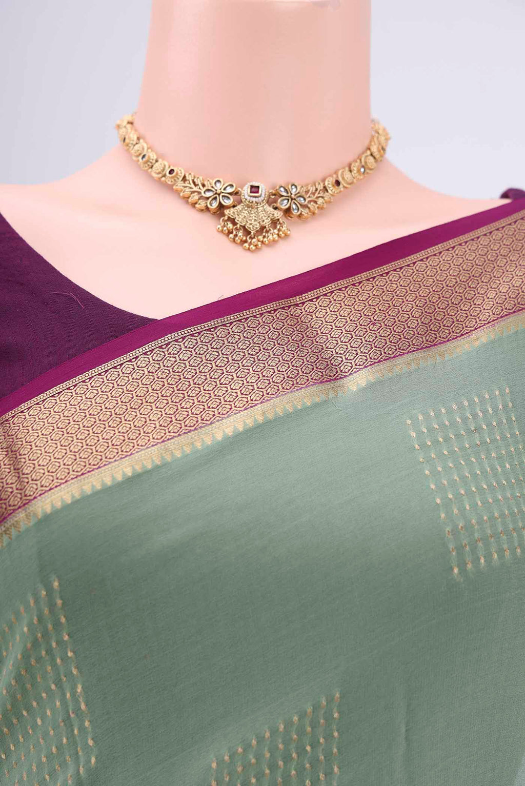 Border image of Pista Green Georgette Saree with Zari Butta on the body and Zari Border. 