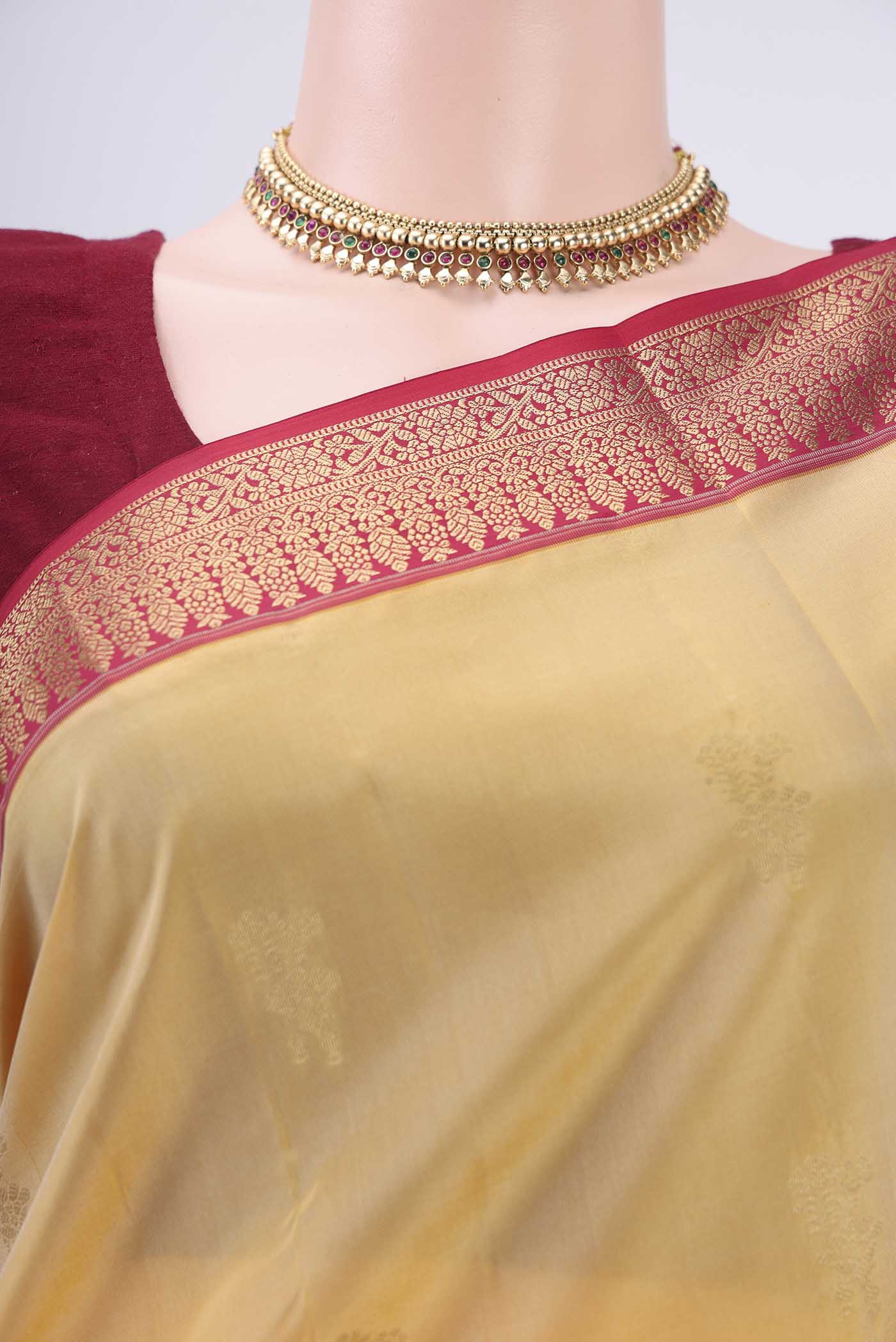 Border image of Cream Kanchipuram Silk Saree with Zari Butta on the body and Zari Border. 