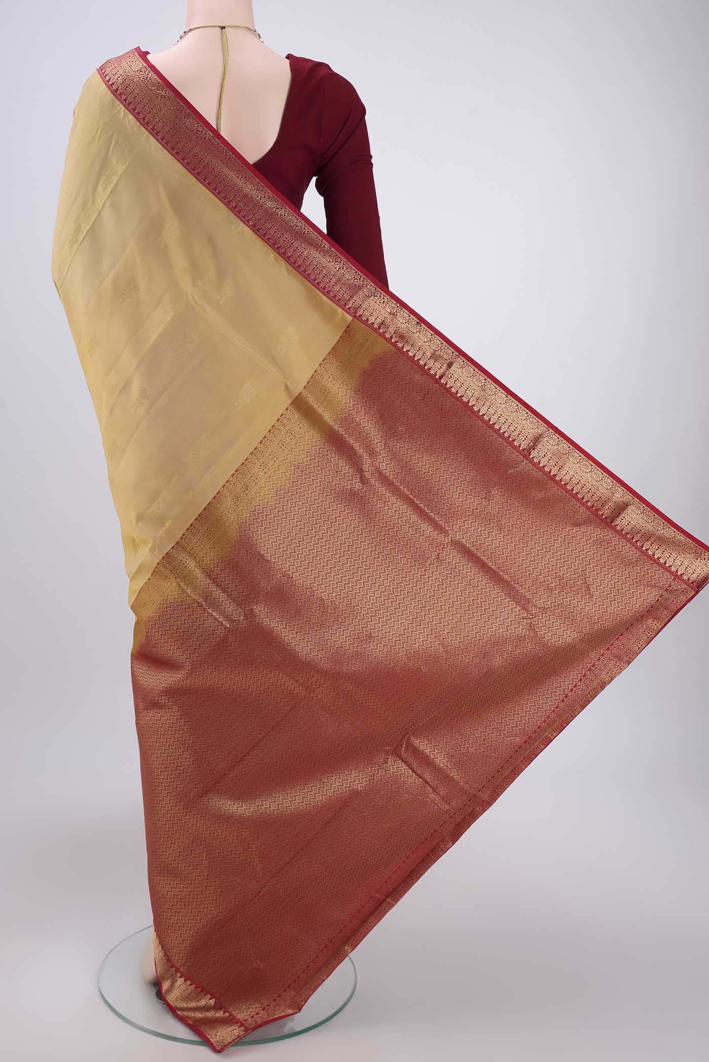 Flat view of Cream Kanchipuram Silk Saree with Zari Butta on the body and Zari Border. 