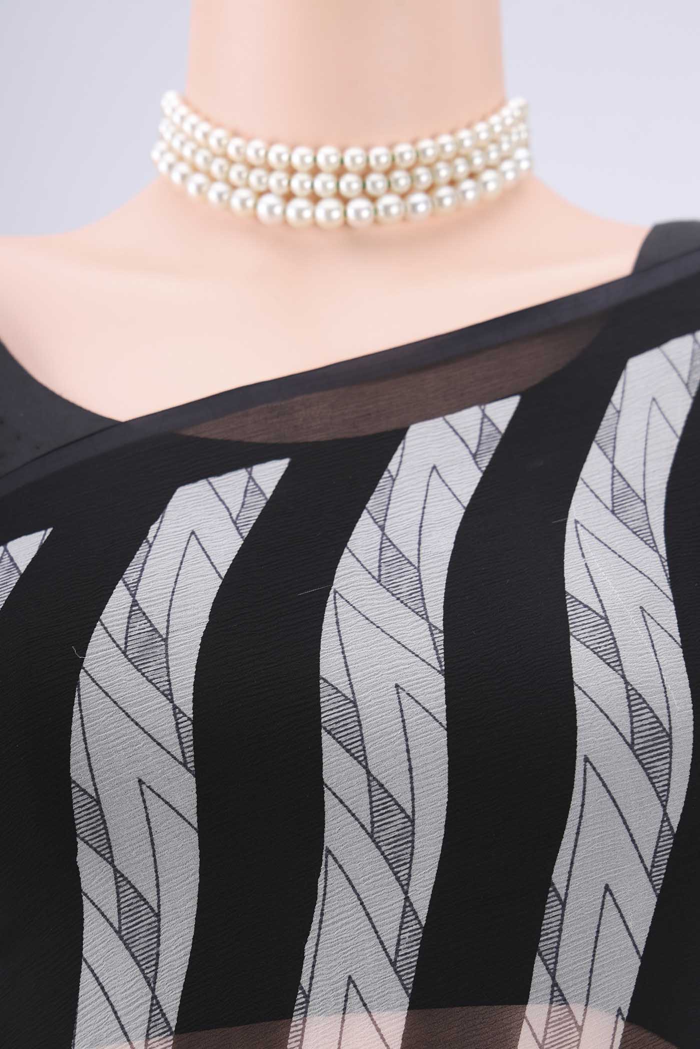 Border image of Black Mysore Chiffon Saree with Zig Zag design on the body and Plain Border. 