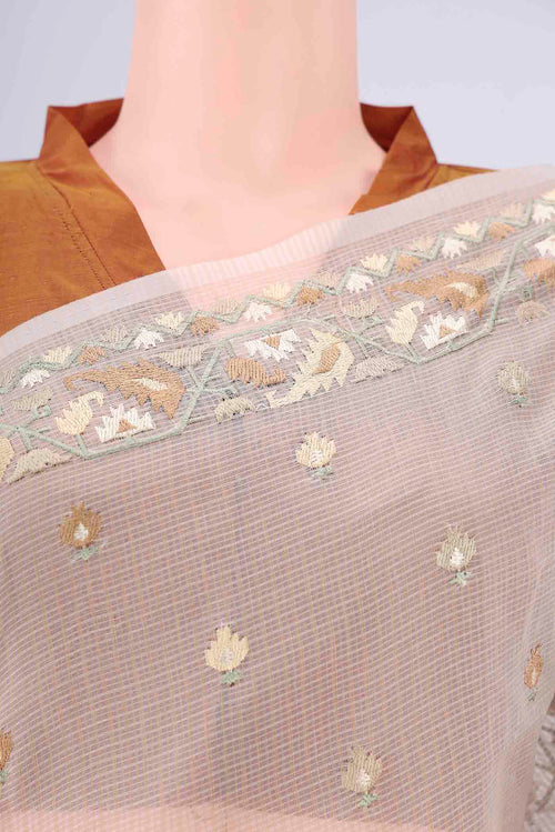 Border image of Beige Blended Kota Cotton Saree with Embroidery on the body and Thread Border. 
