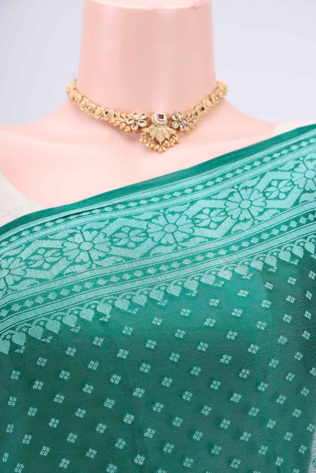 Border image of Green Blended Banarasi Georgette Saree with Thread Butta on the body and Thread Border. 
