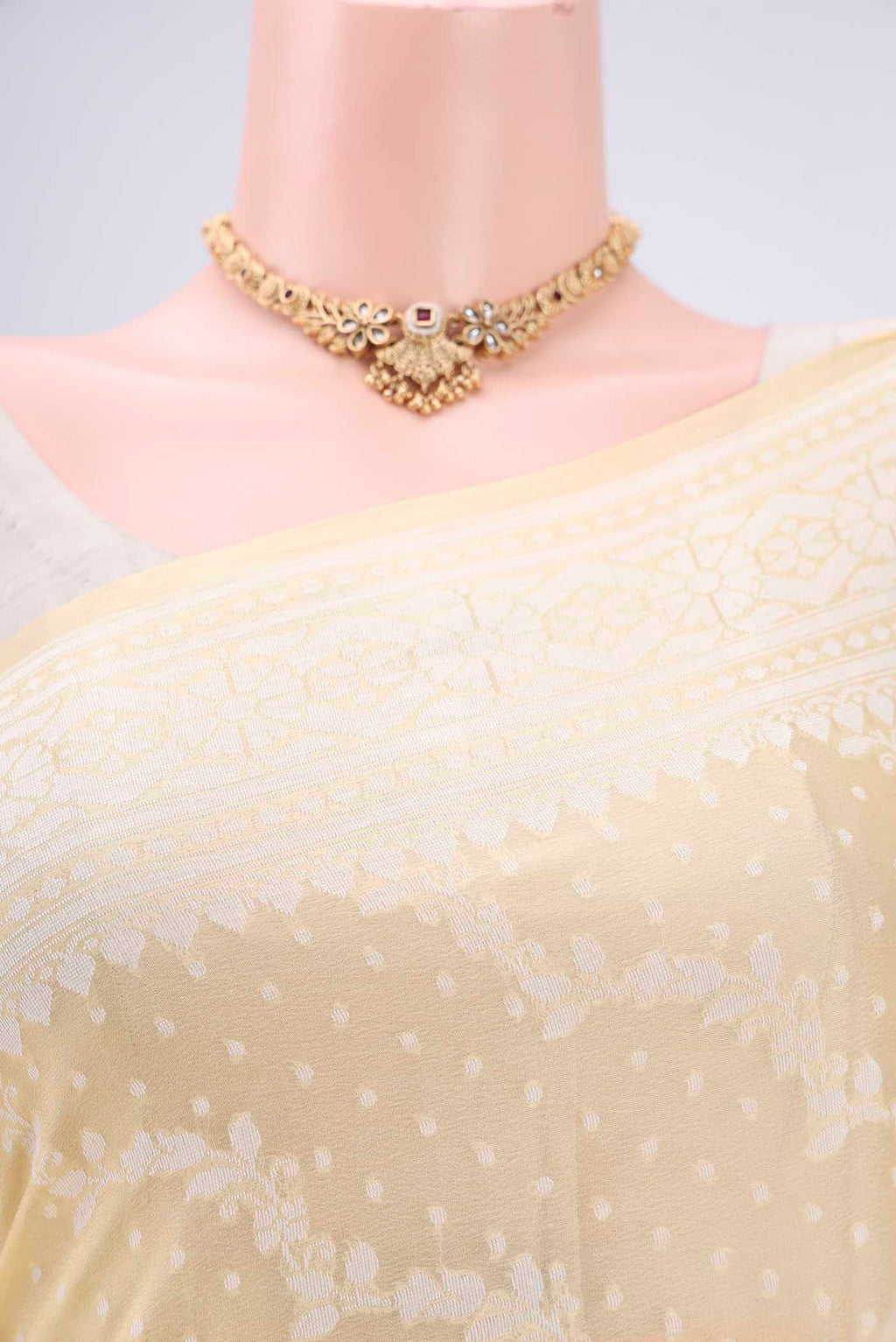 Border image of Lemon Yellow Blended Banarasi Georgette Saree with Thread Brocade on the body and Zari Border. 
