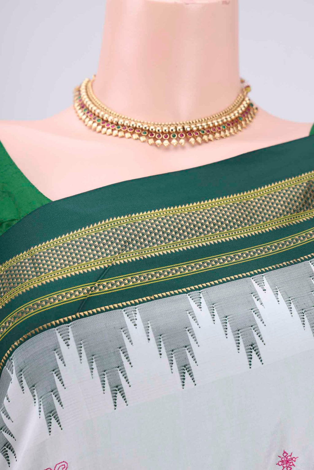 Border image of White Bangalore Silk Saree with Embroidery on the body and Temple Border. 