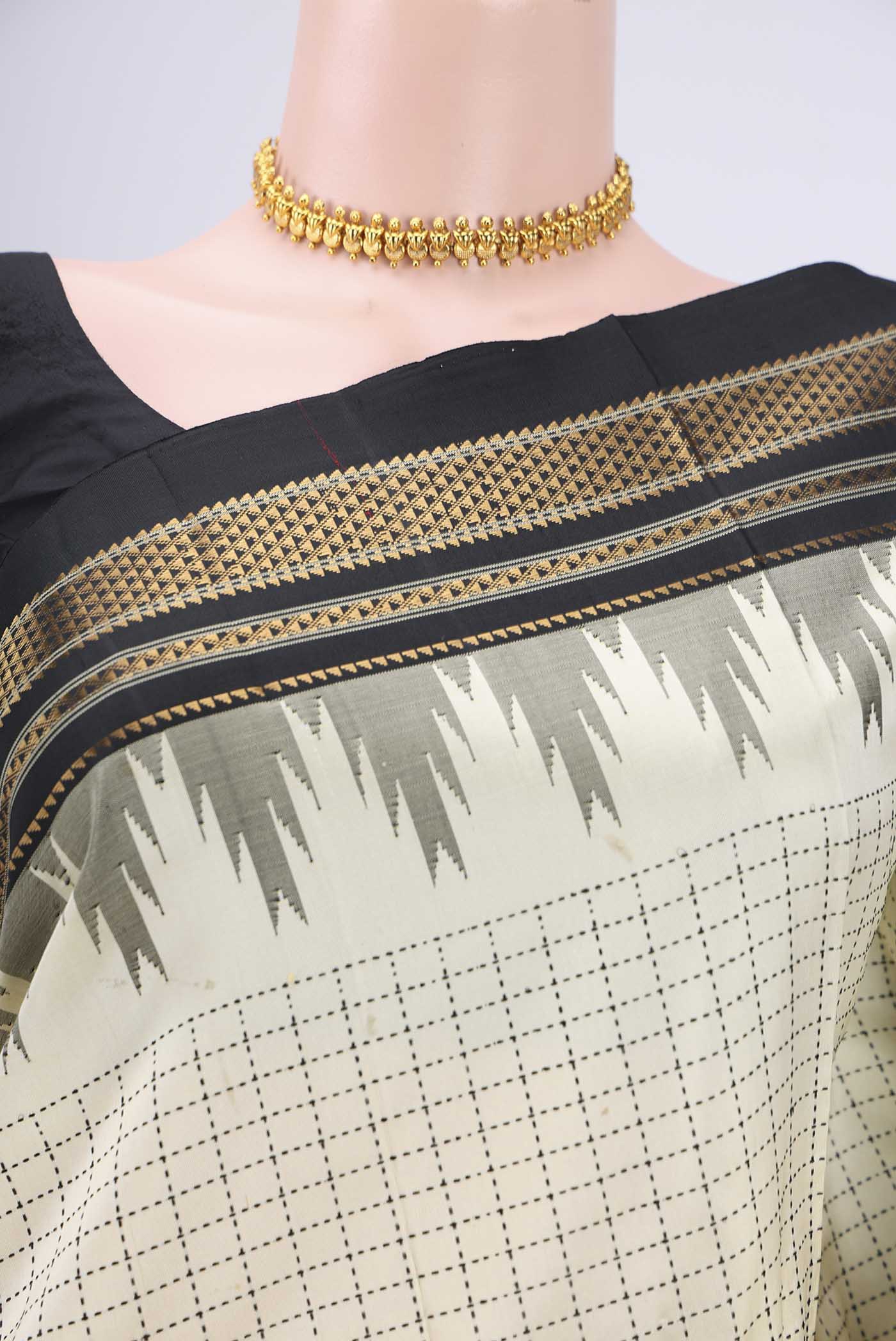 Border image of Off White Bangalore Silk Saree with Checked design on the body and Temple Border. 