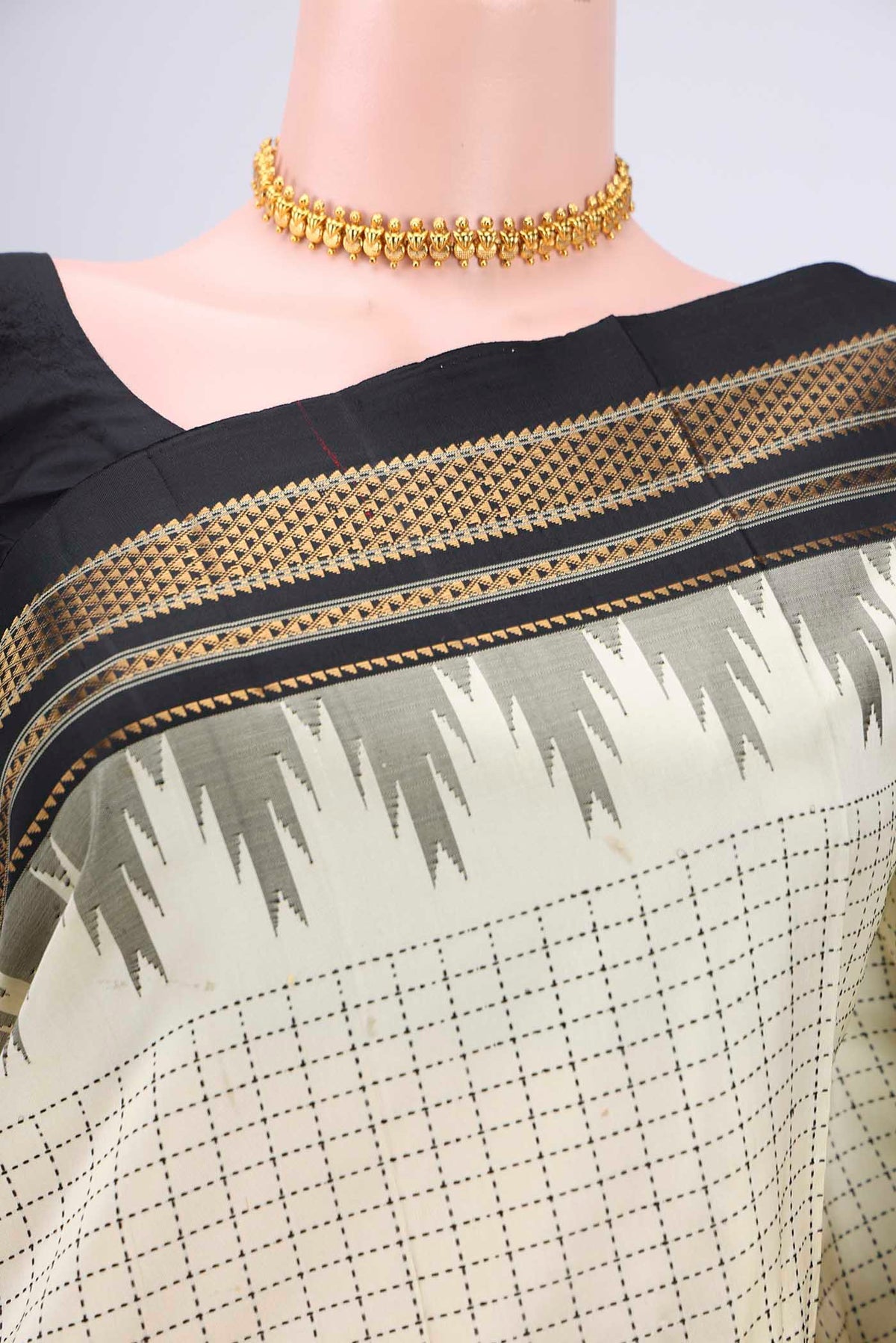 Border image of Off White Bangalore Silk Saree with Checked design on the body and Temple Border. 
