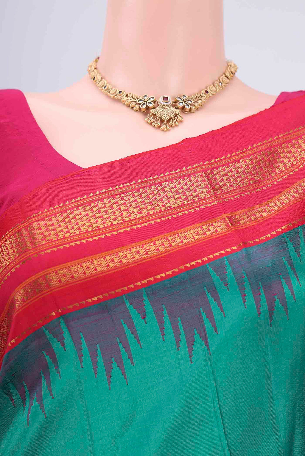 Border image of Sea Green Bangalore Silk Saree with Plain Body and Temple Border. 