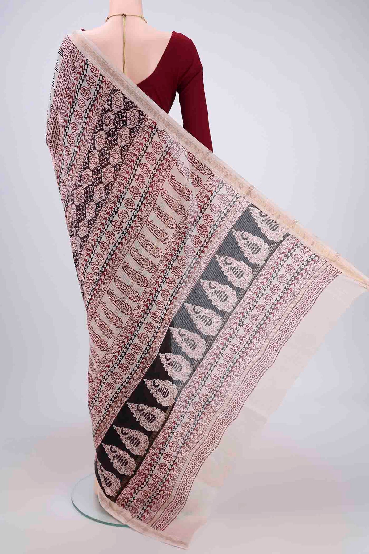Flat view of Beige Maheshwari Silk Cotton Saree with Batik Print on the body and Zari Border. 