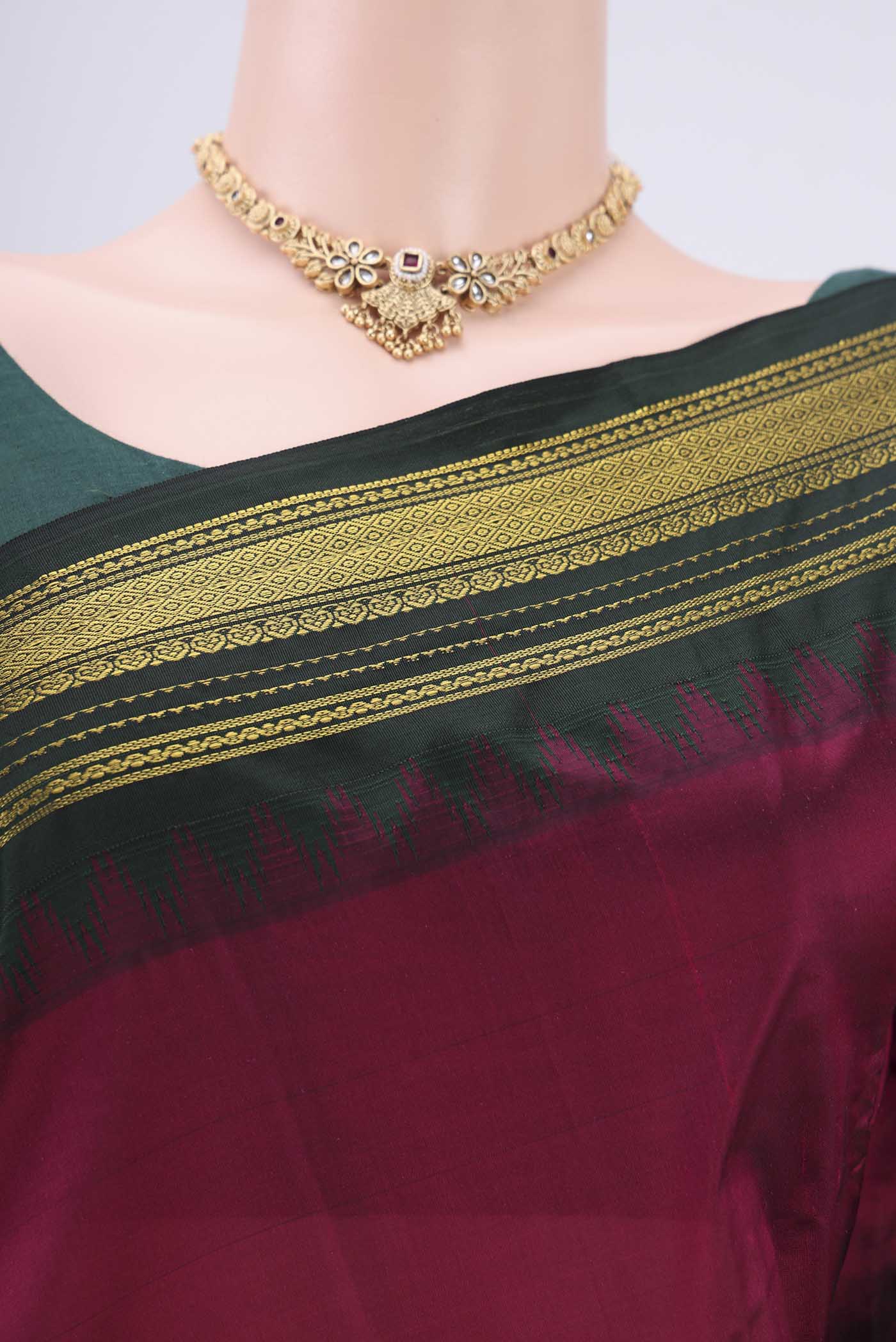 Border image of Magenta Blended Bangalore Silk Saree with Plain Body and Temple Border. 