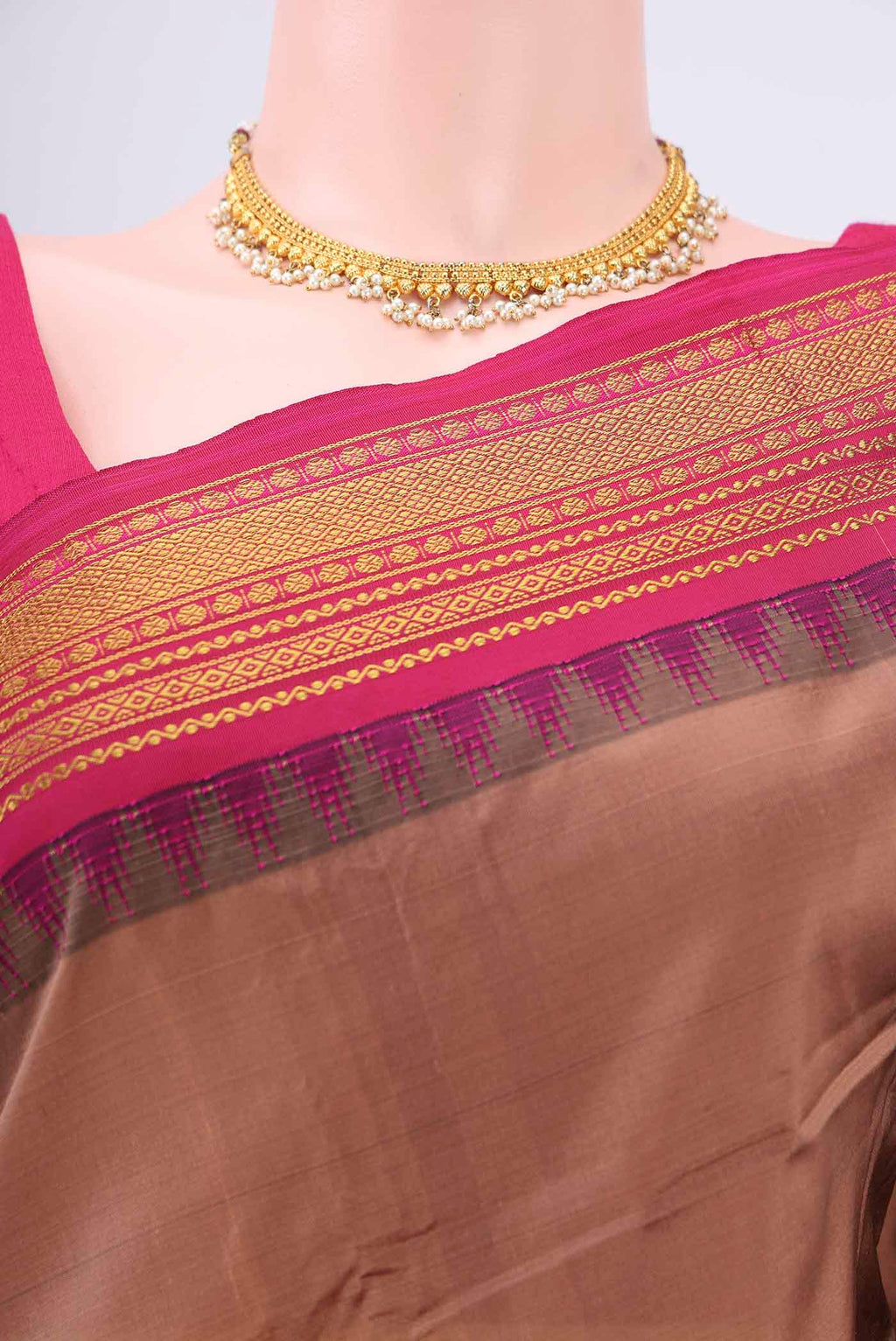 Border image of Coral Blended Bangalore Silk Saree with Plain Body and Temple Border. 