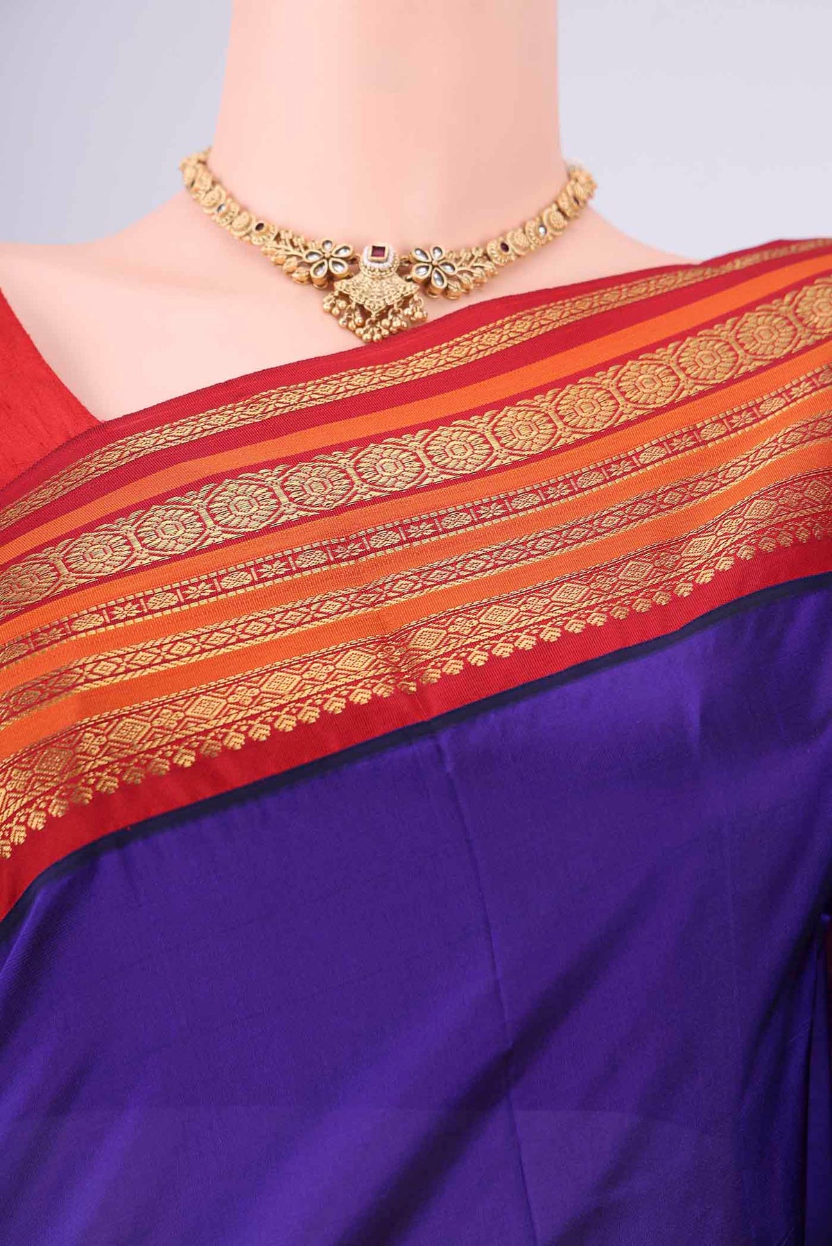 Border image of Purple Blended Bangalore Silk Saree with Zari Butta on the body and Zari Border. 