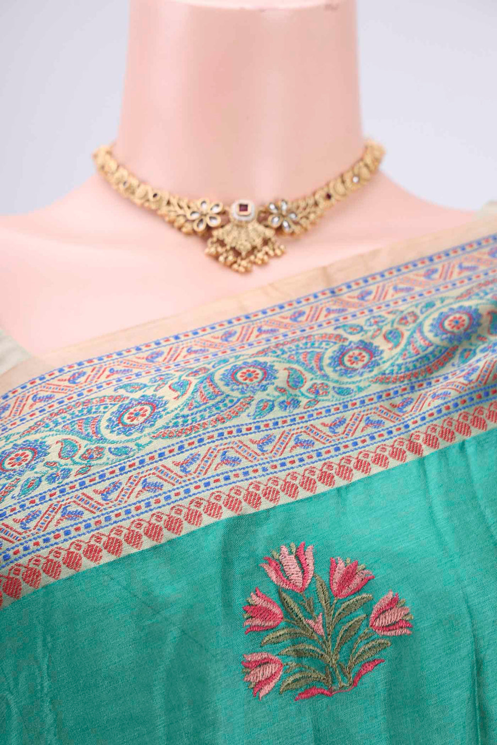 Border image of Sea Green Dual Tone Maheshwari Silk Cotton Saree with Stripes on the body and Zari Border. 