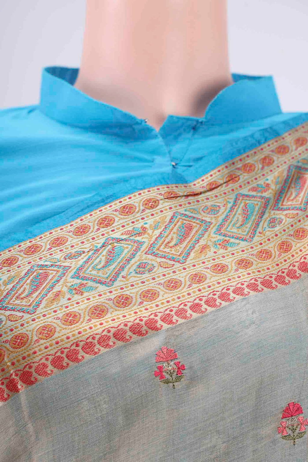 Border image of Sea Green Banarasi Tussar Silk Saree with Embroidery on the body and Zari And Thread Border. 
