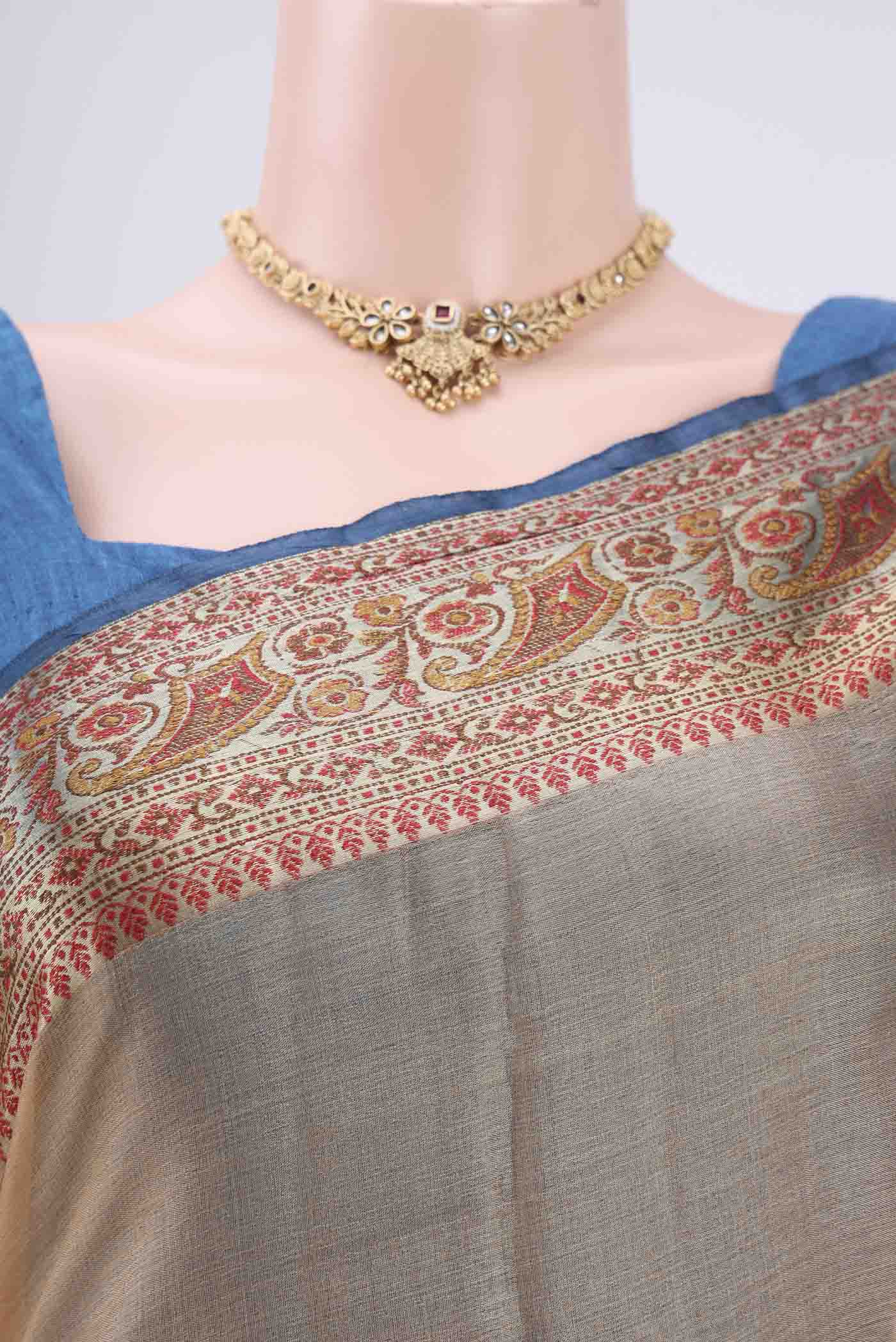 Border image of Beige Dual Tone Maheshwari Silk Cotton Saree with Plain Body and Zari Border. 