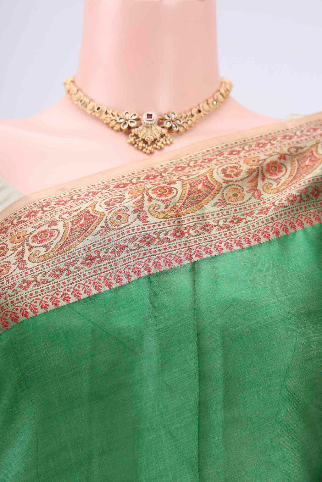 Border image of Green Dual Tone Maheshwari Silk Cotton Saree with Plain Body and Zari Border. 