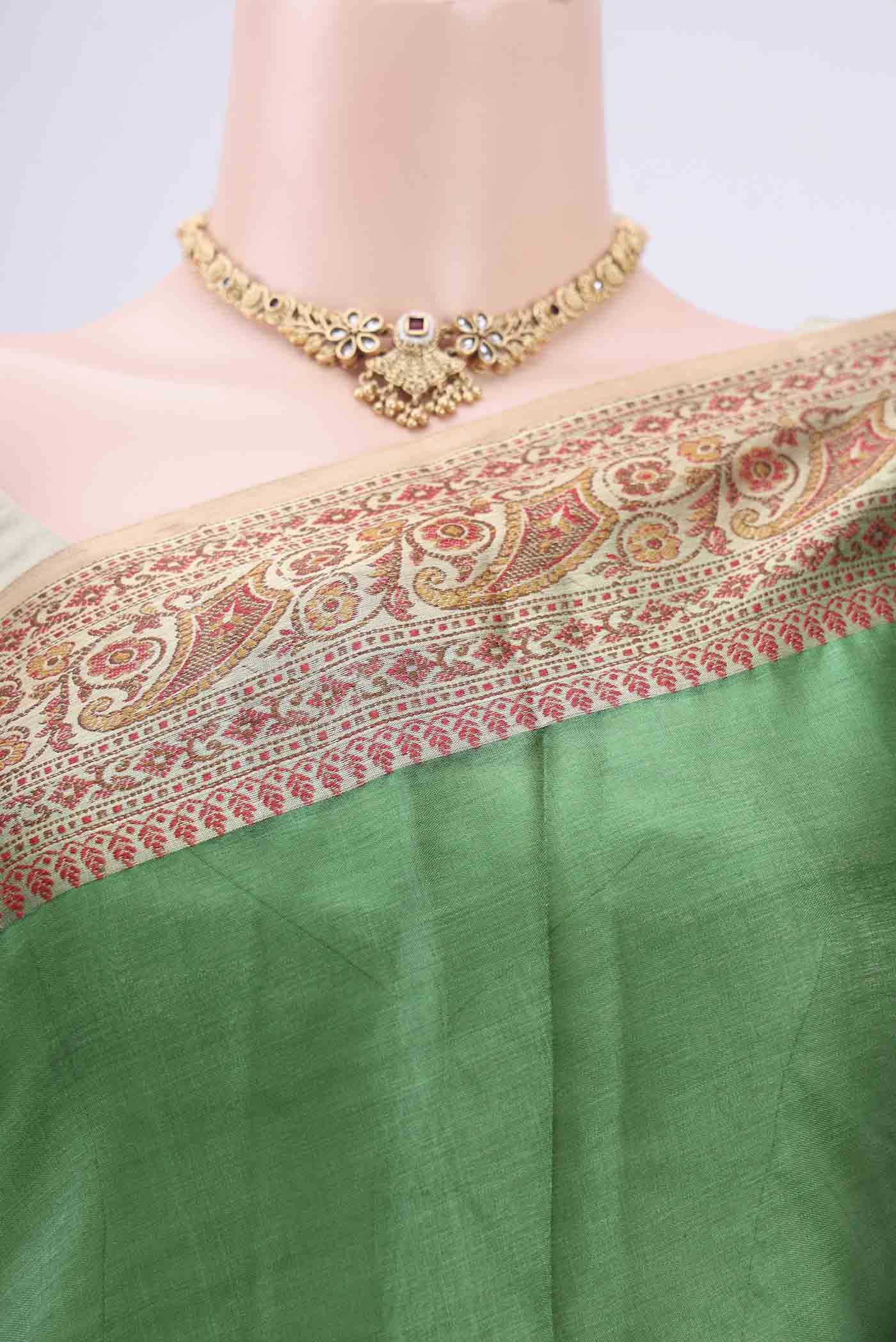 Border image of Green Dual Tone Maheshwari Silk Cotton Saree with Plain Body and Zari Border. 