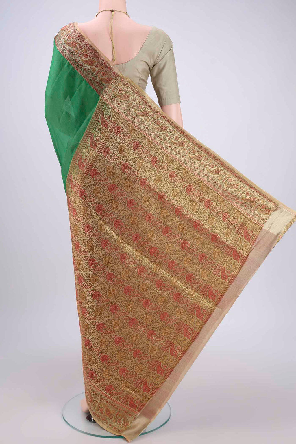 Flat view of Green Dual Tone Maheshwari Silk Cotton Saree with Plain Body and Zari Border. 