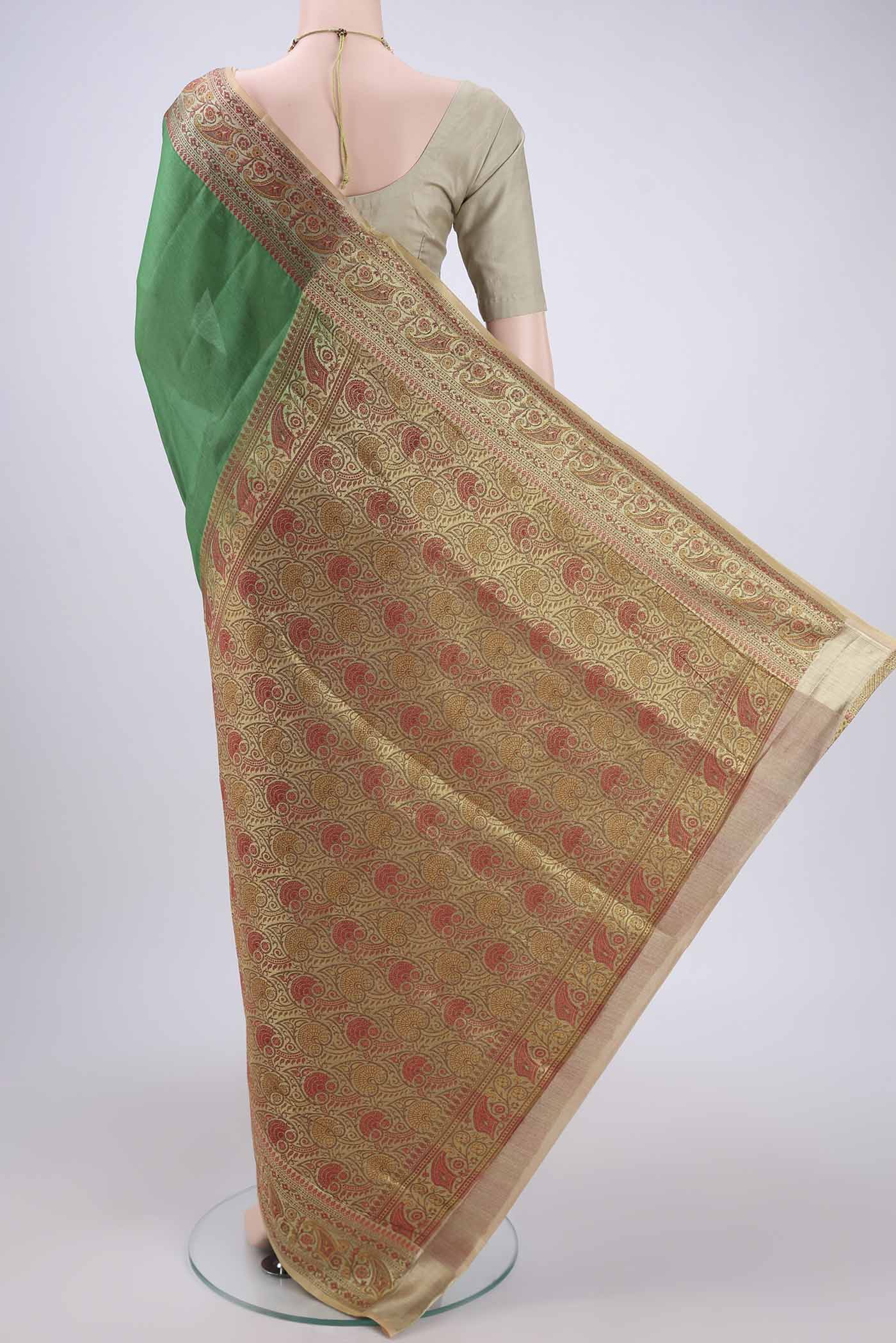Flat view of Green Dual Tone Maheshwari Silk Cotton Saree with Plain Body and Zari Border. 