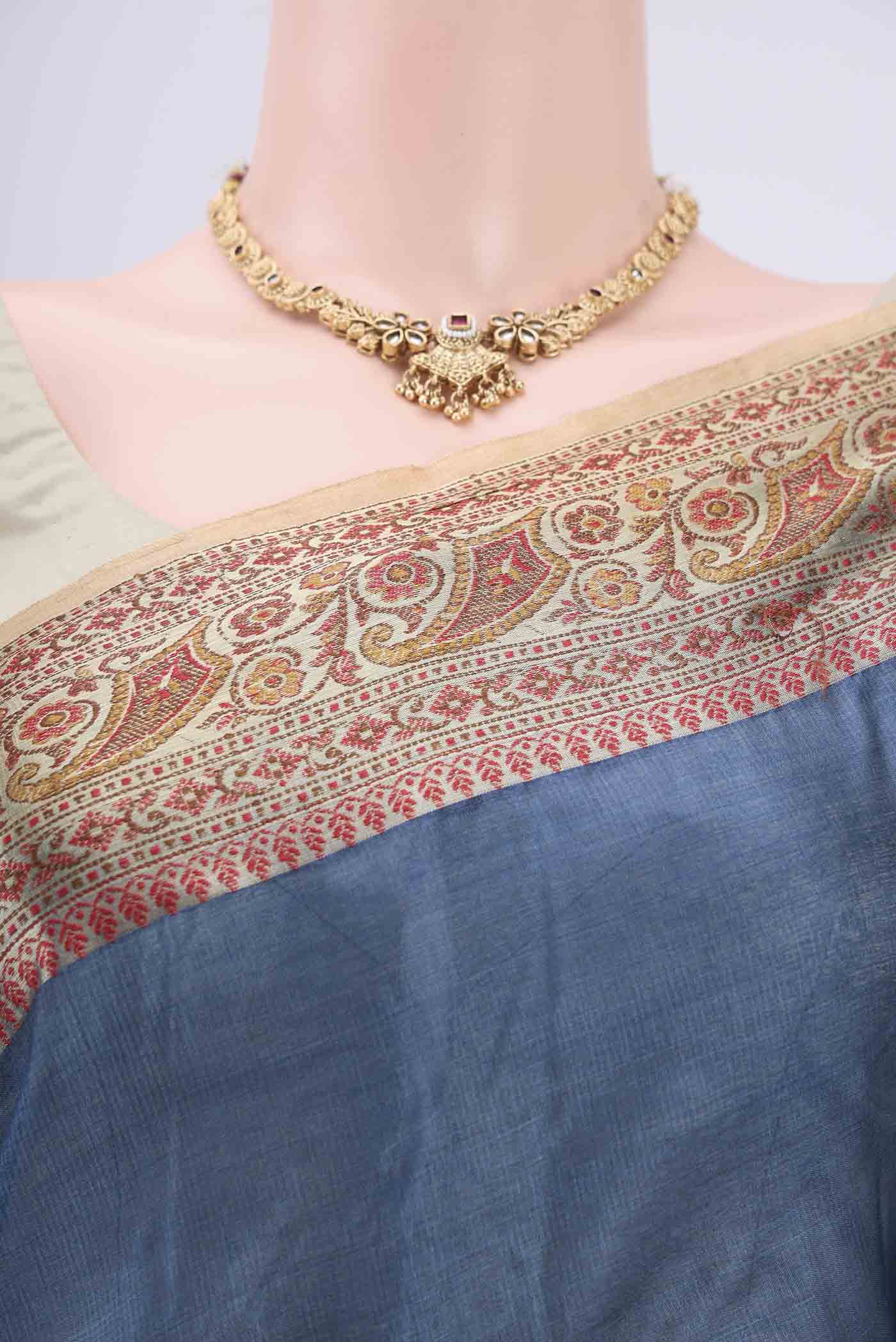 Border image of Blue Dual Tone Maheshwari Silk Cotton Saree with Plain Body and Zari Border. 