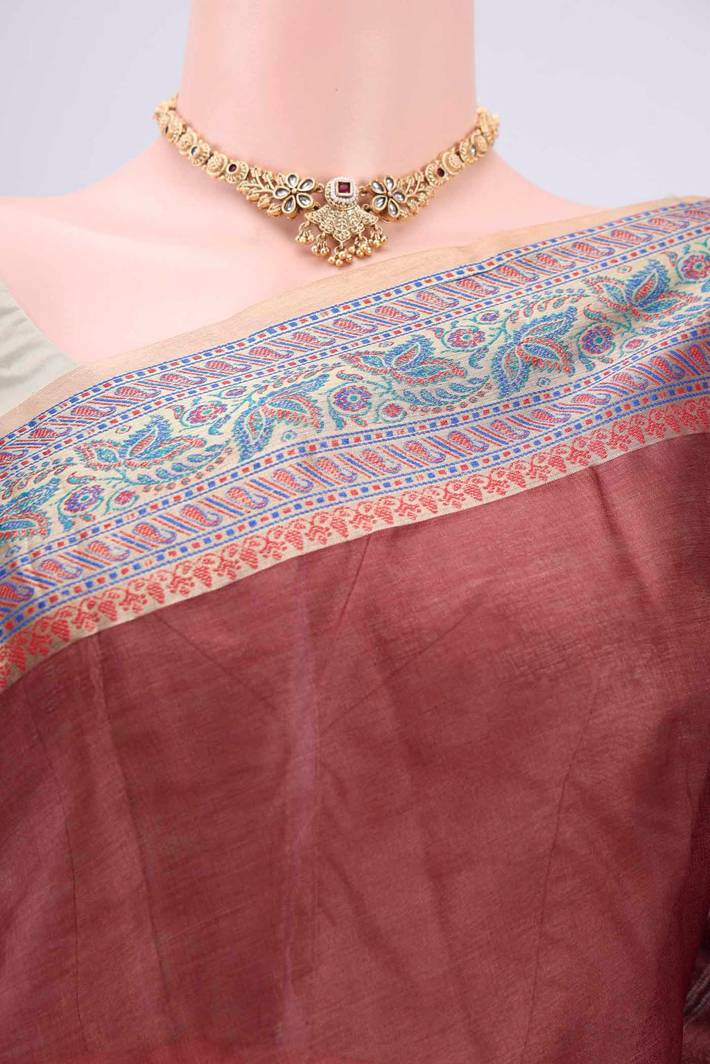 Border image of Brown Dual Tone Maheshwari Silk Cotton Saree with Plain Body and Zari Border. 