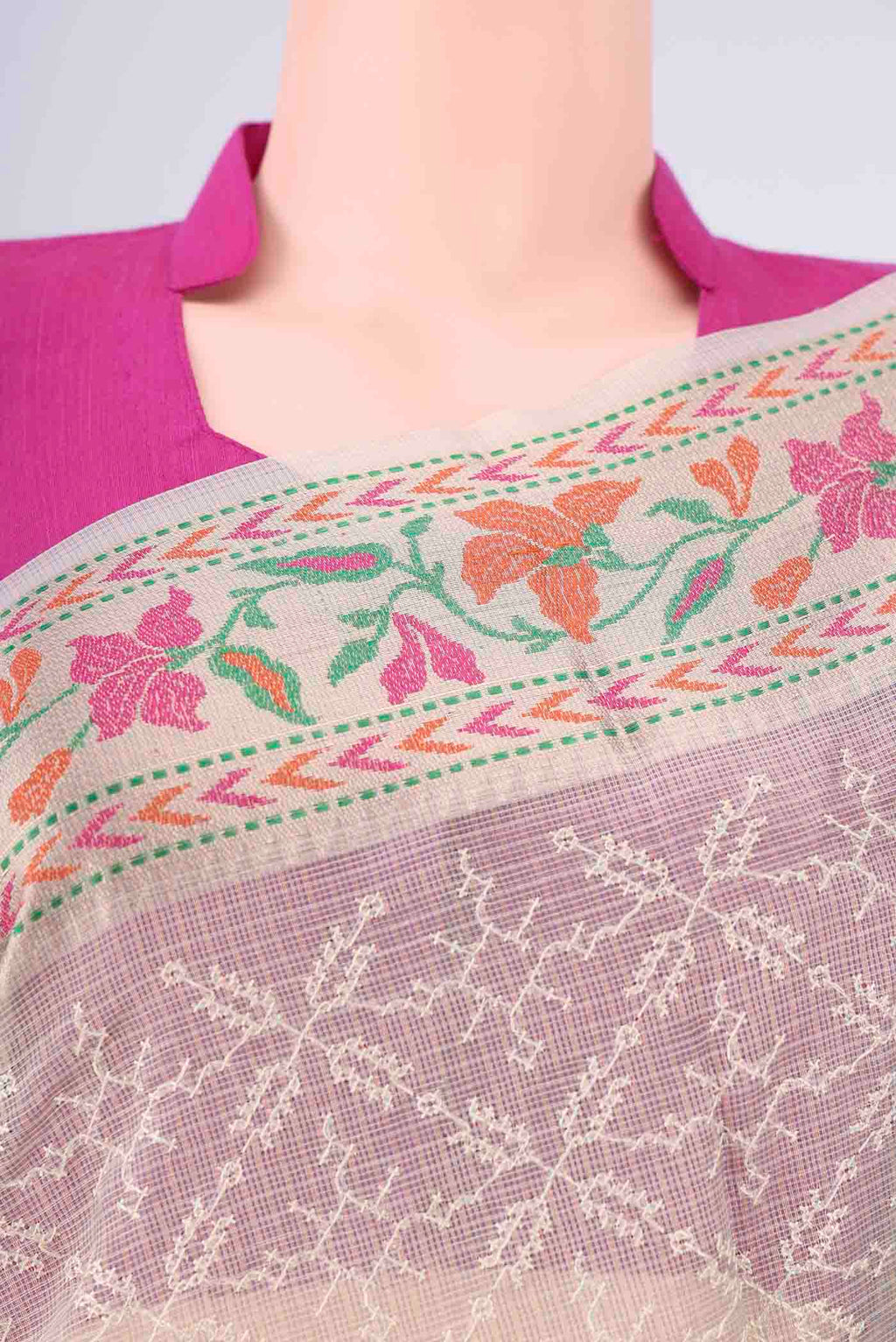 Border image of Grey Blended Kota Cotton Saree with Embroidery on the body and Thread Border. 
