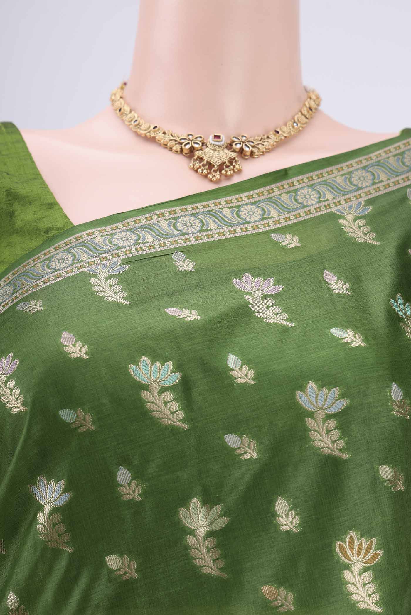Border image of Mehandi Green Banarasi Tussar Silk Saree with Zari And Thread Butta on the body and Zari And Thread Border. 