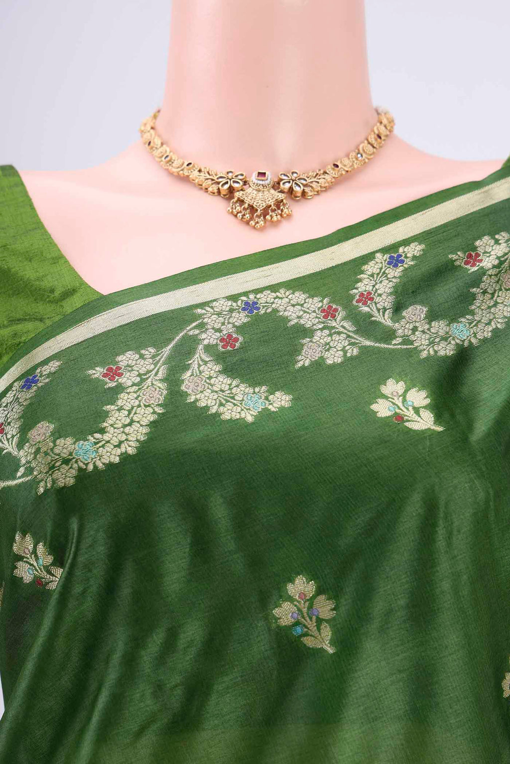 Border image of Green Banarasi Tussar Silk Saree with Zari And Thread Butta on the body and Zari And Thread Border. 