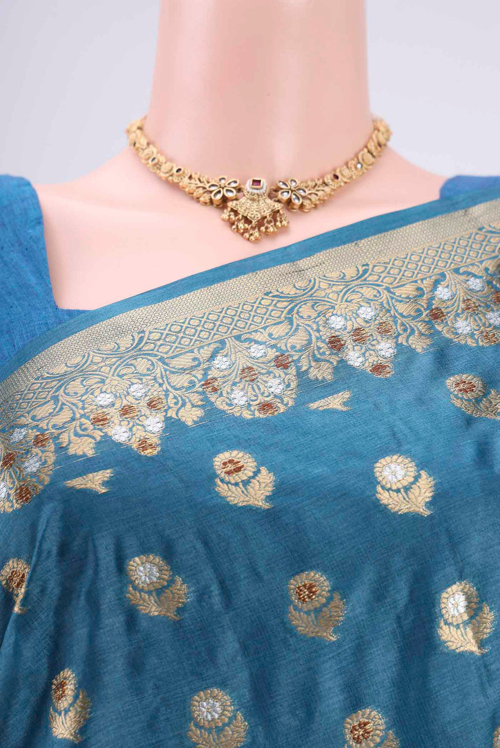 Border image of Electric Blue Banarasi Tussar Silk Saree with Zari And Thread Butta on the body and Zari And Thread Border. 