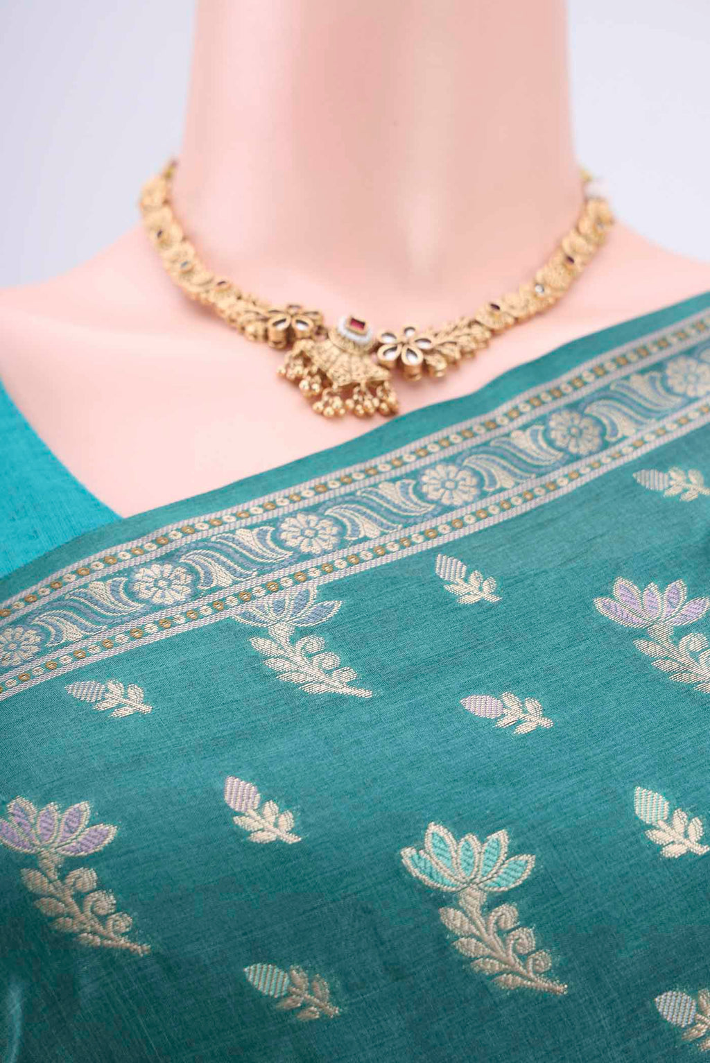 Border image of Sea Green Banarasi Tussar Silk Saree with Zari And Thread Butta on the body and Zari And Thread Border. 
