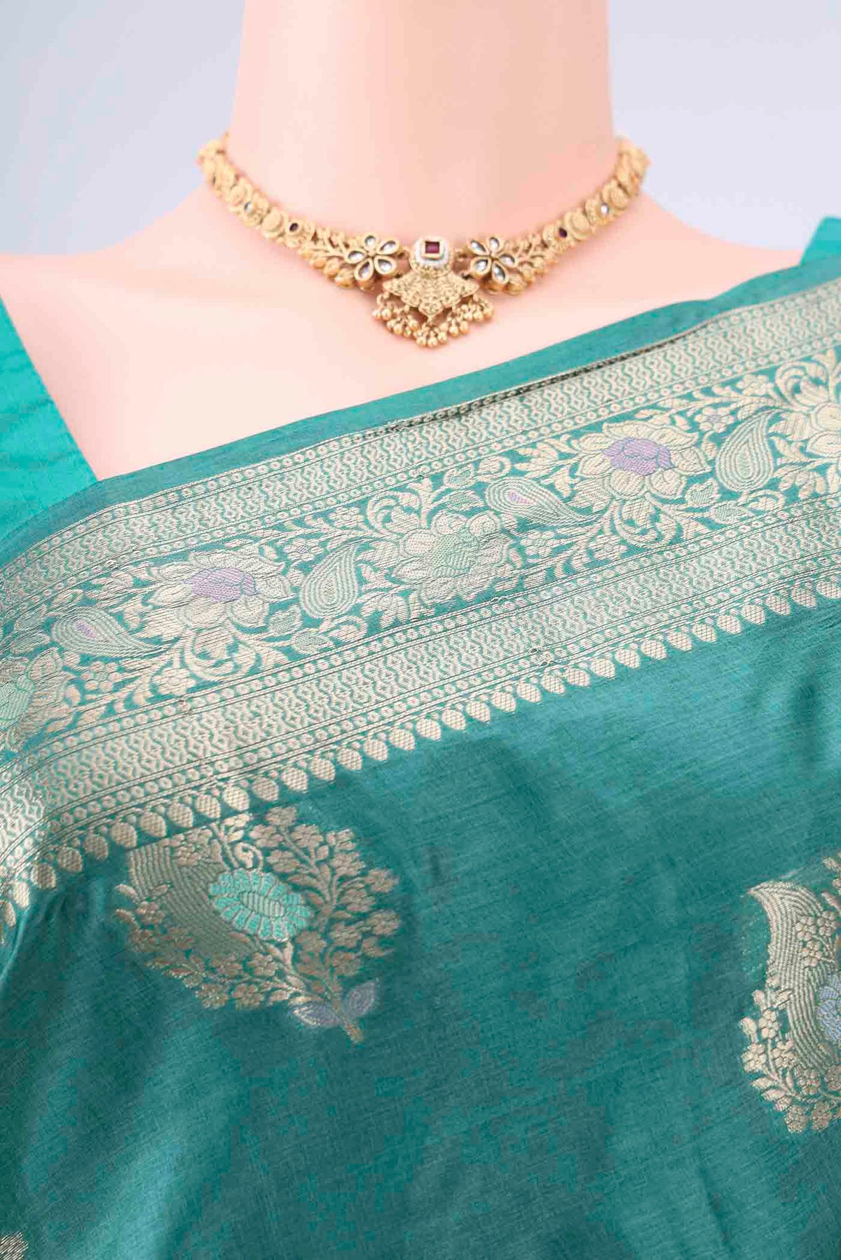 Border image of Green Banarasi Tussar Silk Saree with Zari And Thread Butta on the body and Zari And Thread Border. 