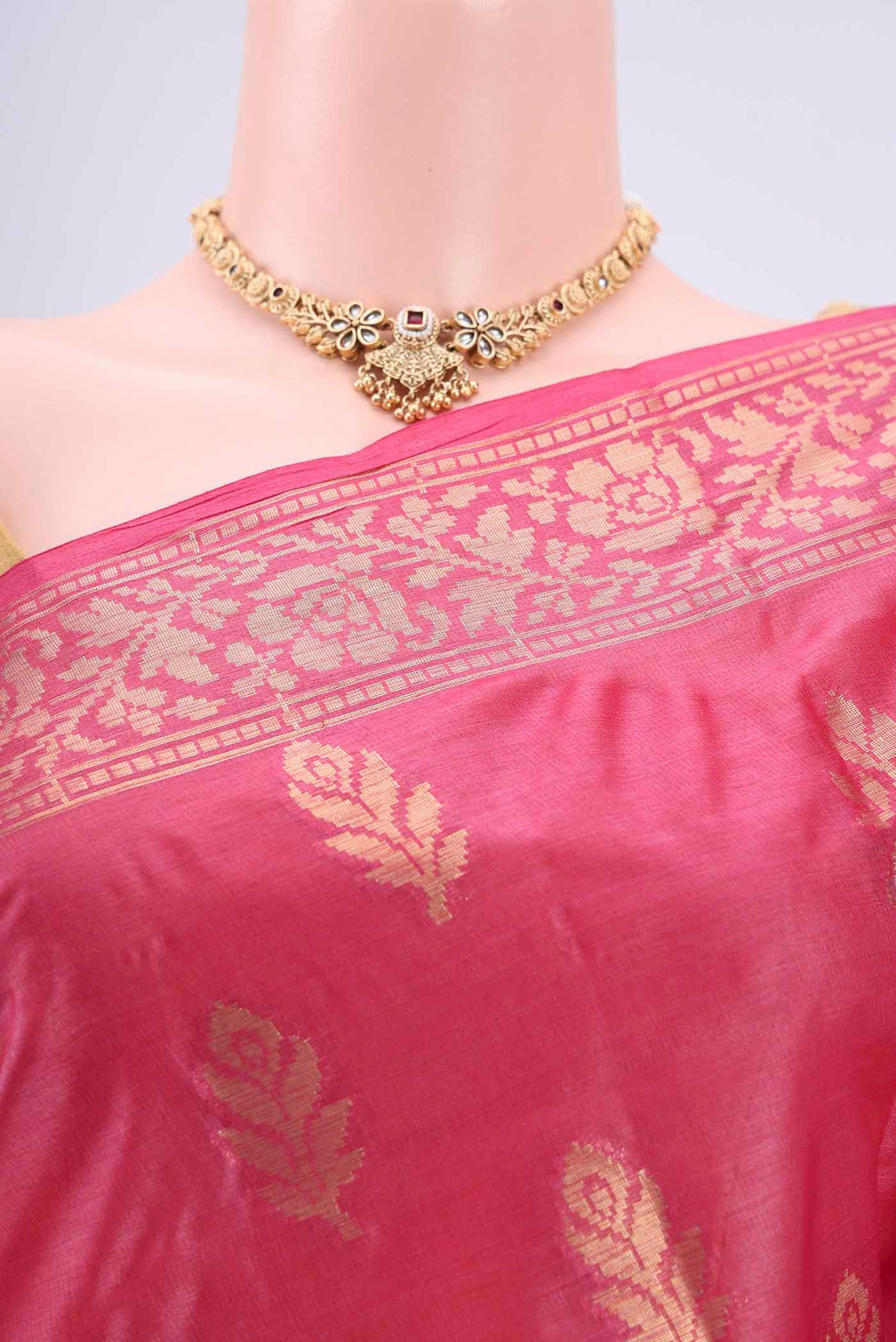 Border image of Pink Banarasi Tussar Silk Saree with Zari And Thread Butta on the body and Zari And Thread Border. 