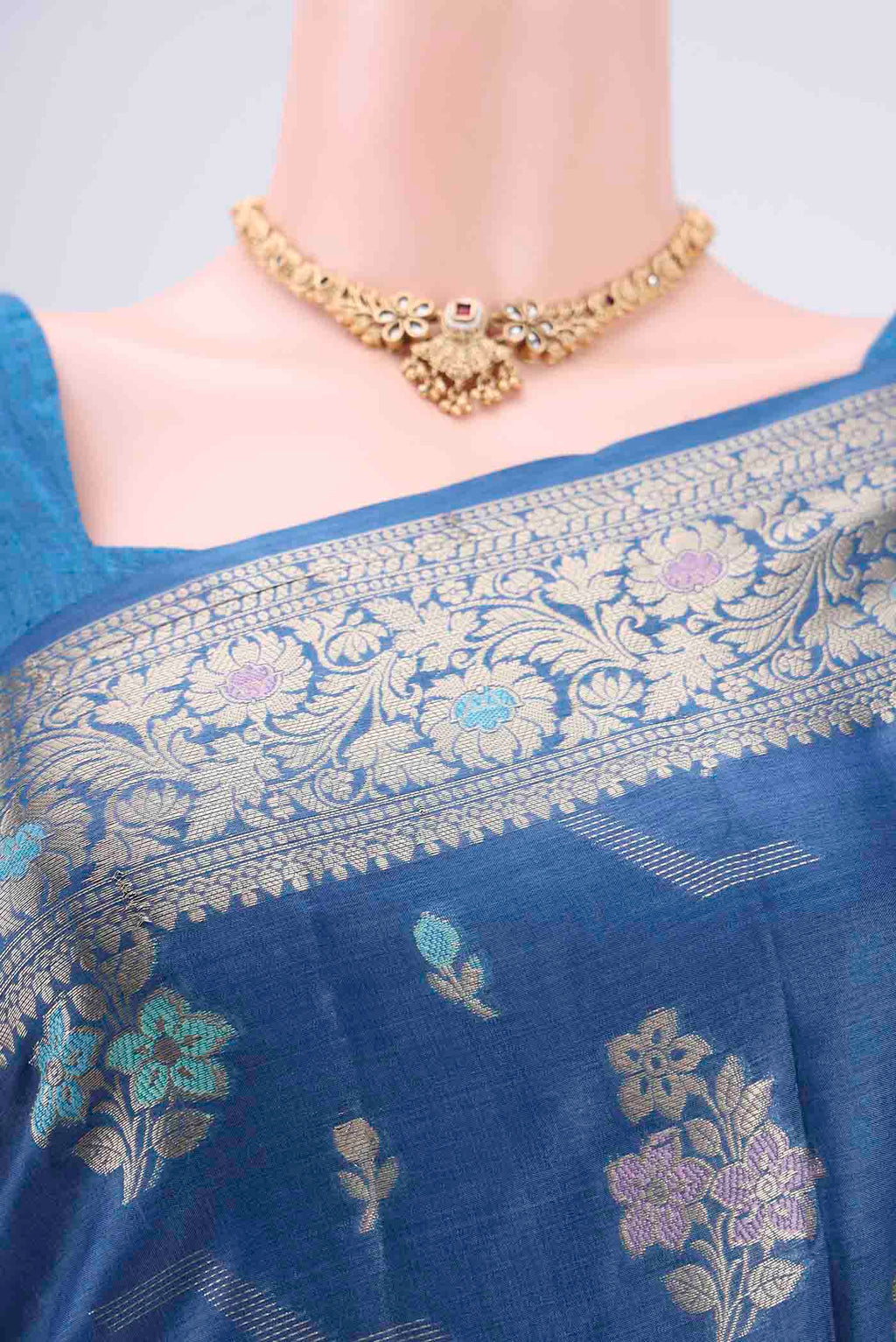 Border image of Blue Banarasi Tussar Silk Saree with Zari And Thread Butta on the body and Zari And Thread Border. 
