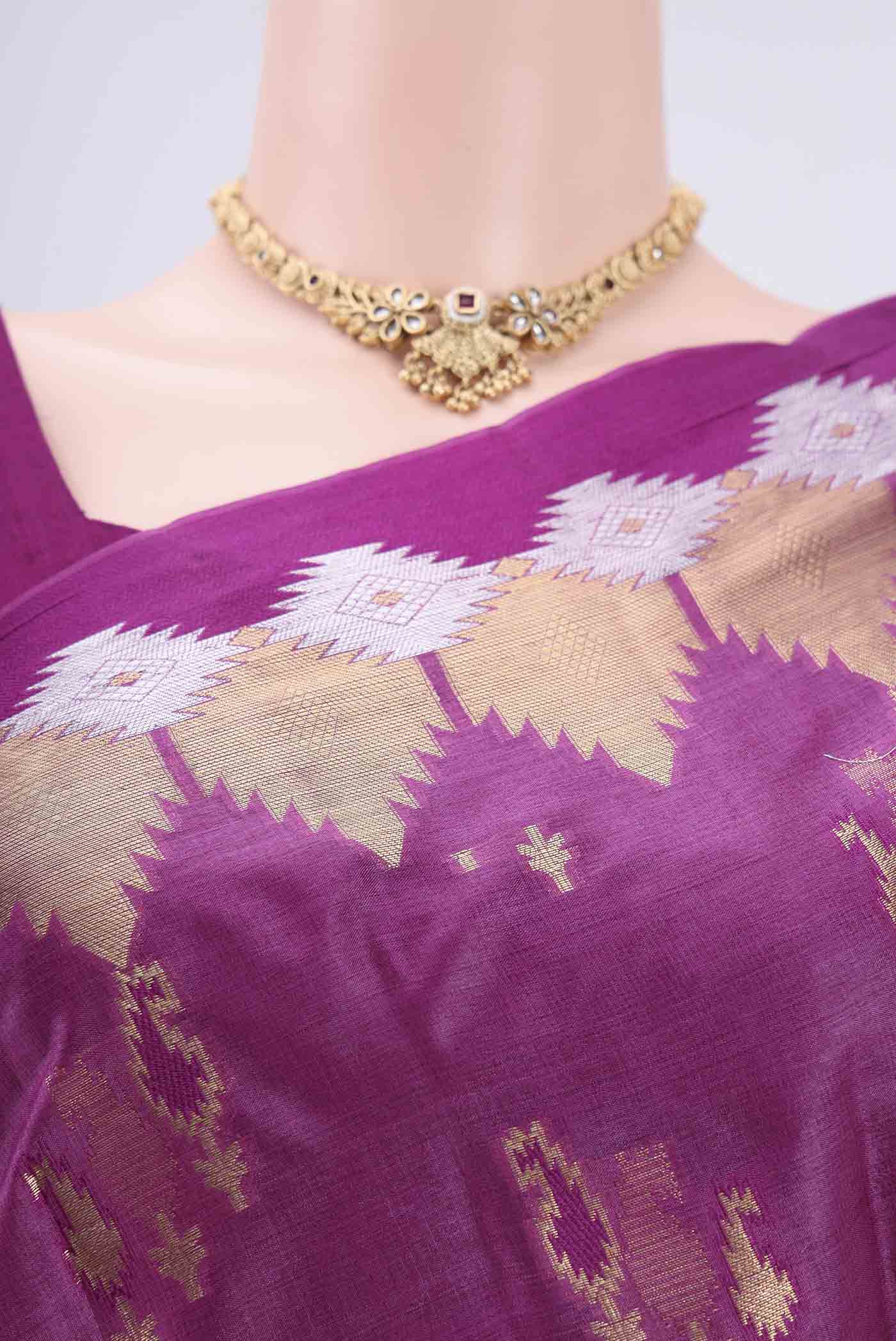 Border image of Magenta Banarasi Tussar Silk Saree with Zari And Thread Butta on the body and Zari And Thread Border. 